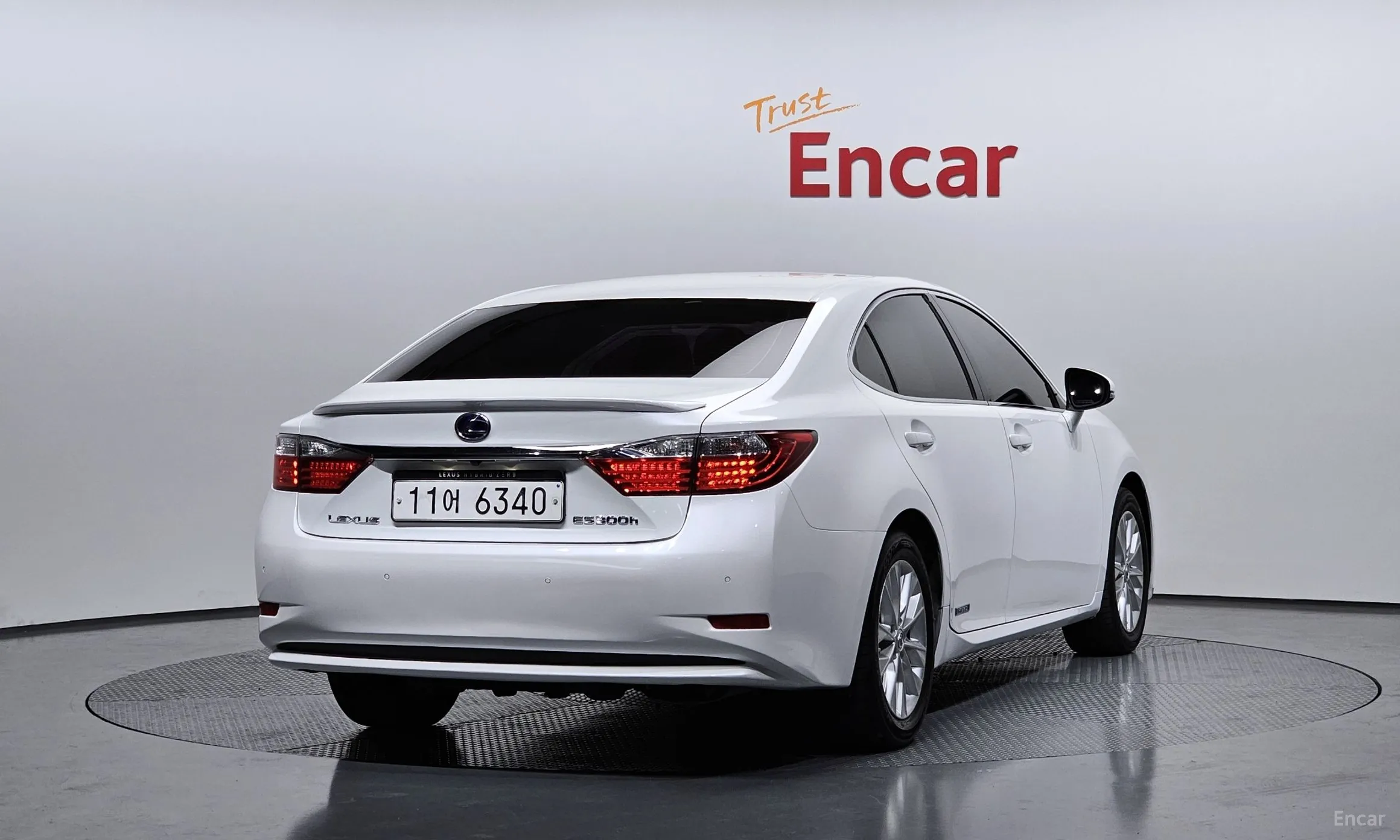 Lexus New ES300h