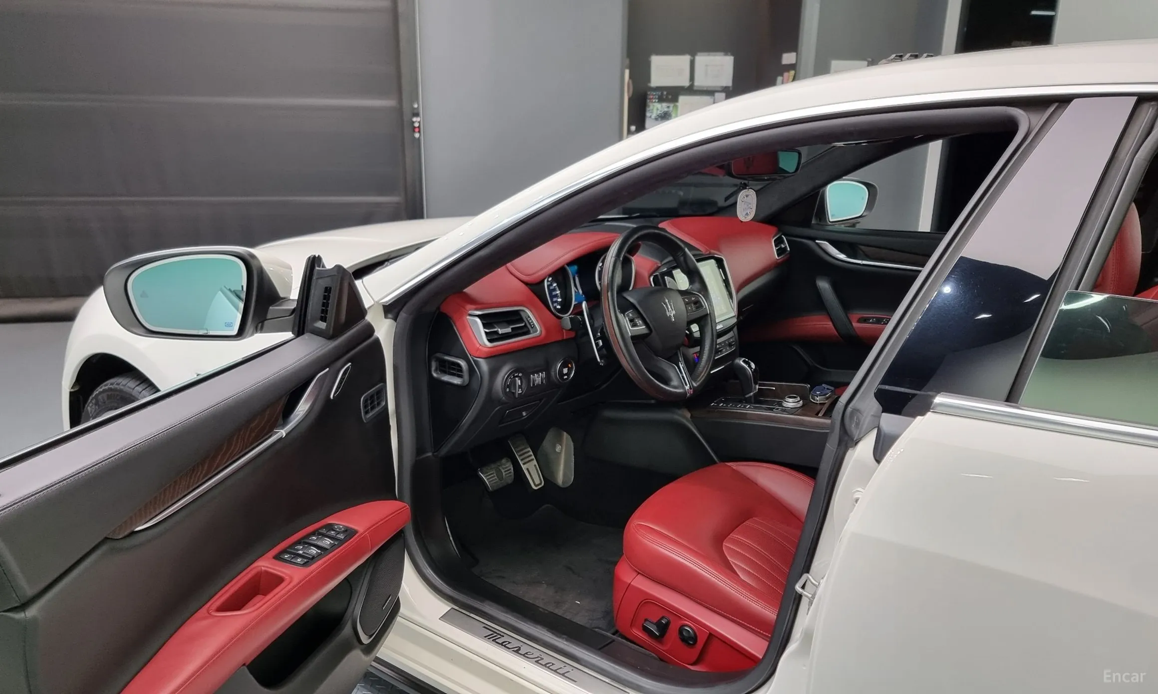 Maserati Ghibli превью 10