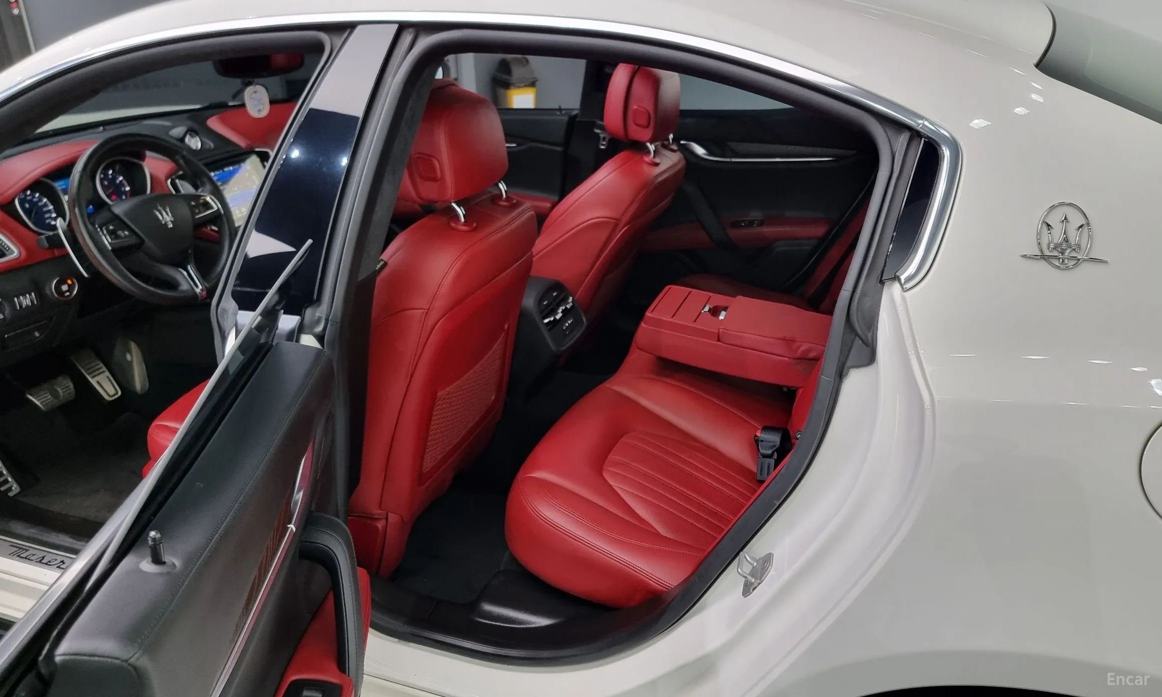 Maserati Ghibli превью 11