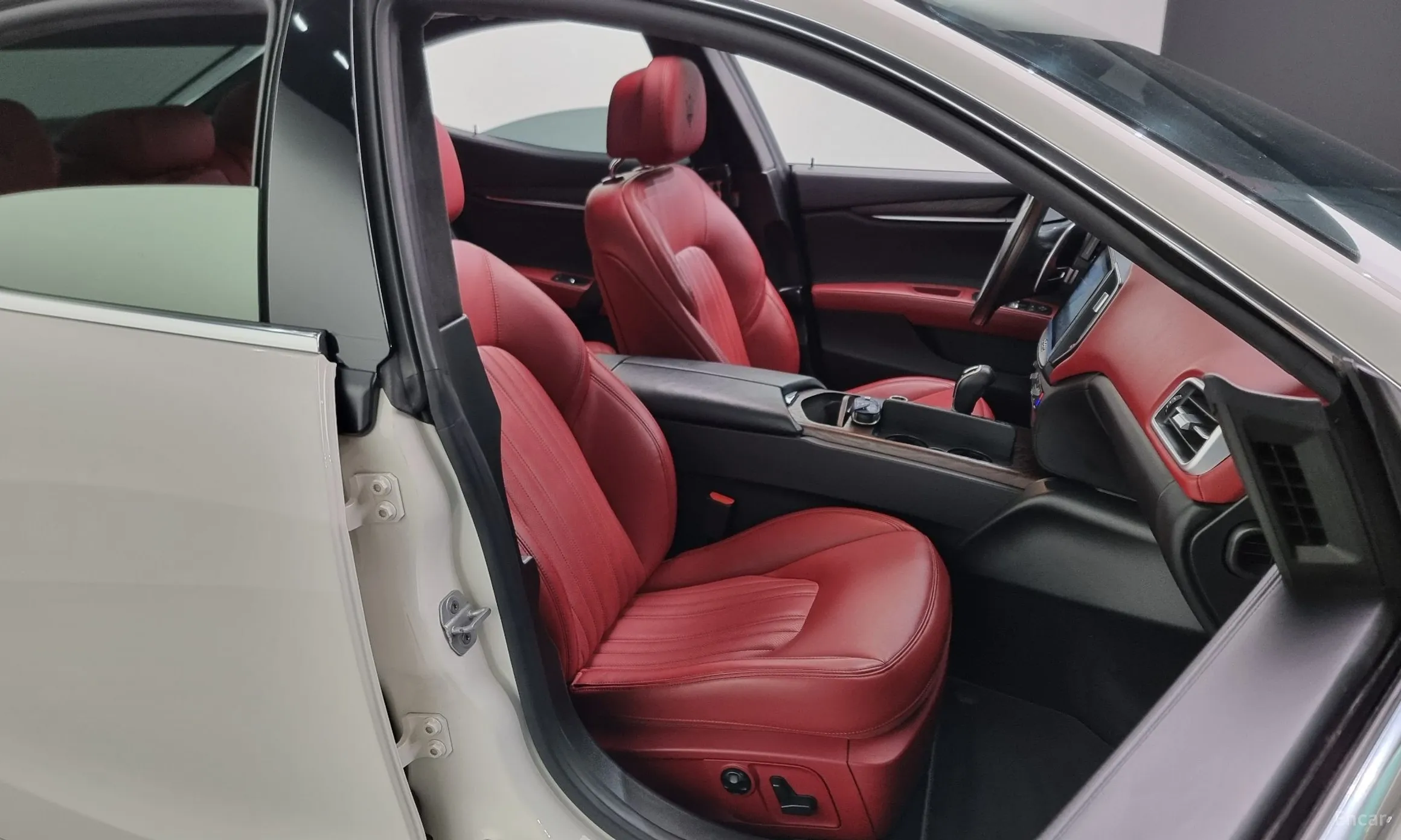 Maserati Ghibli превью 12