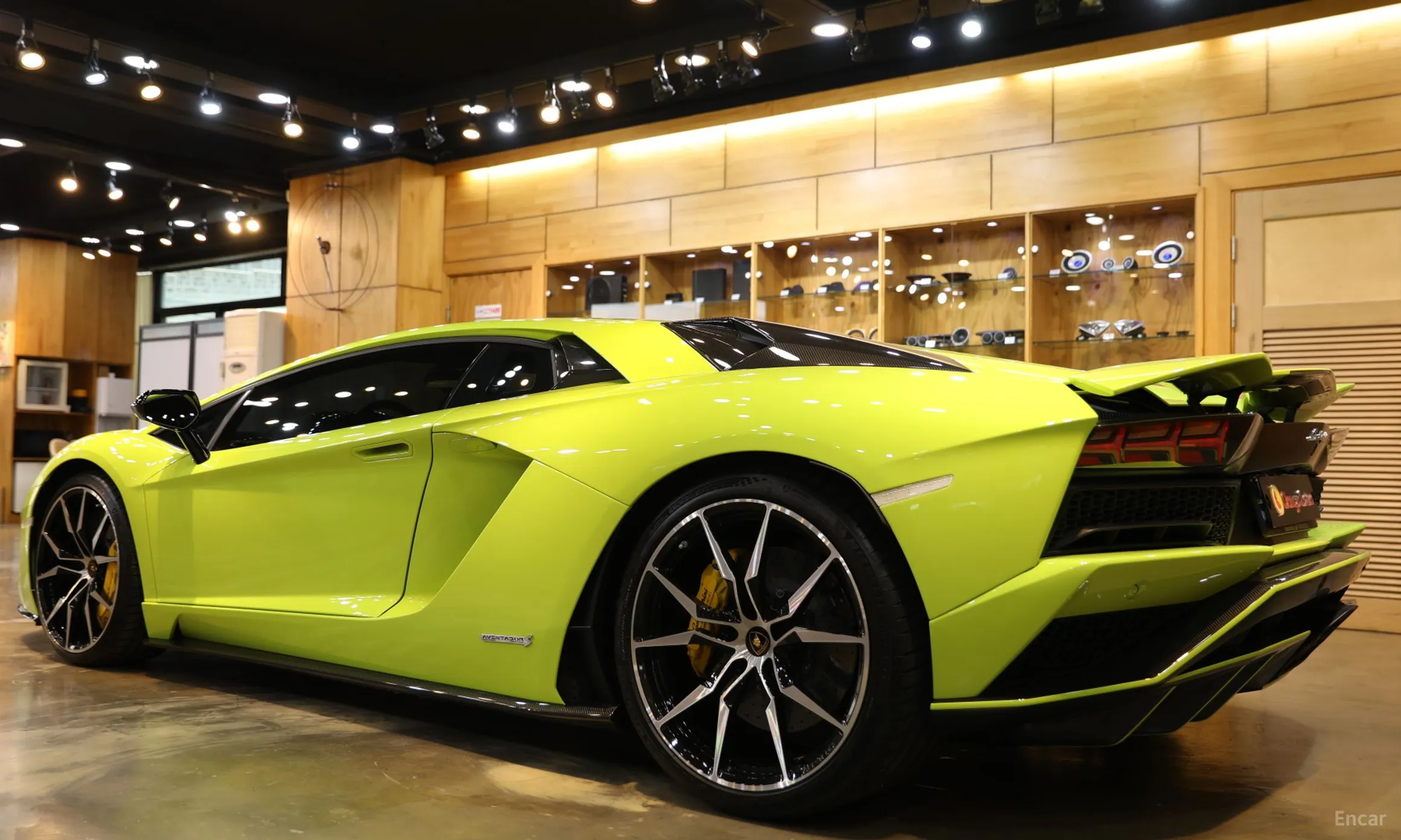 Lamborghini Aventador превью 4