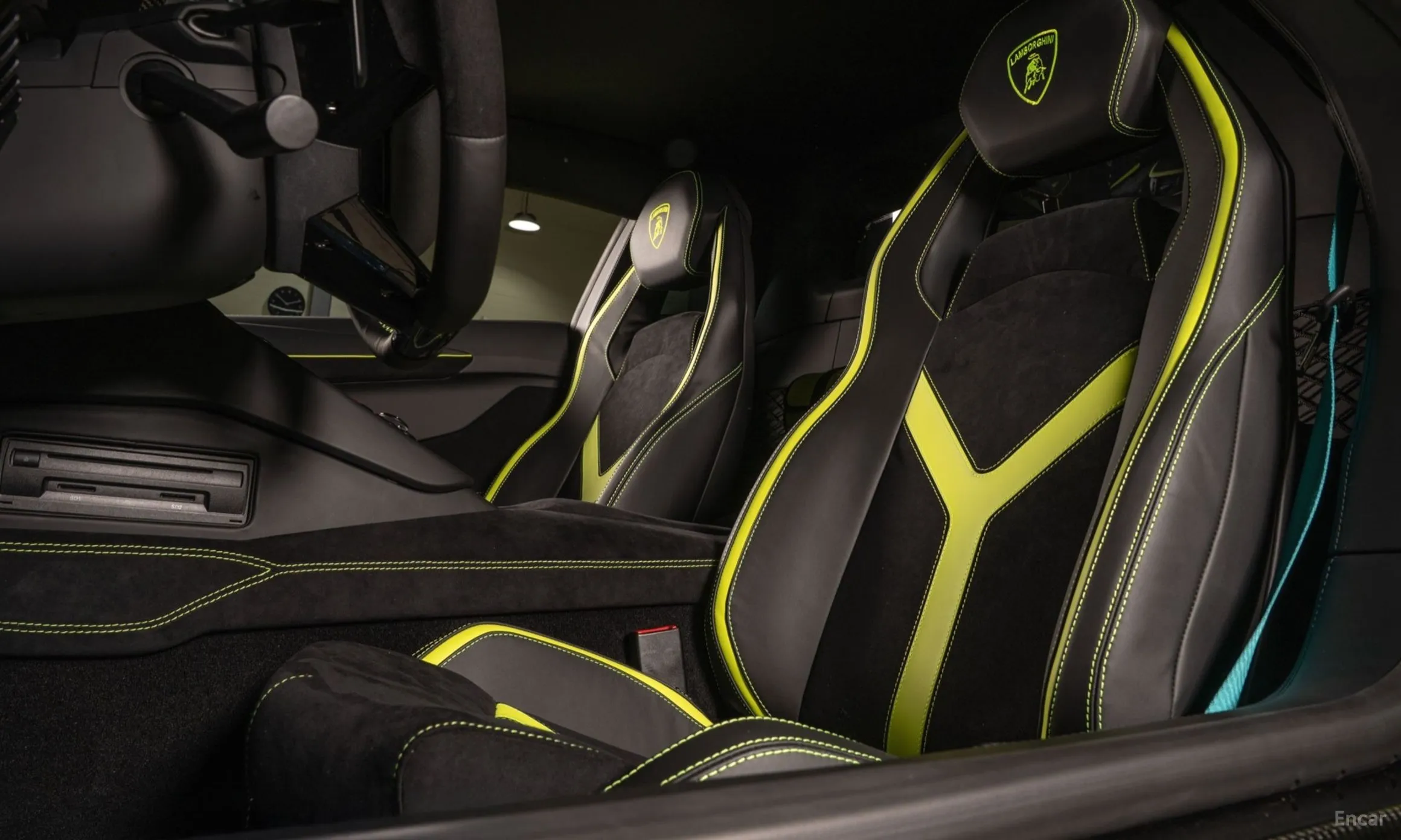 Lamborghini Aventador превью 6