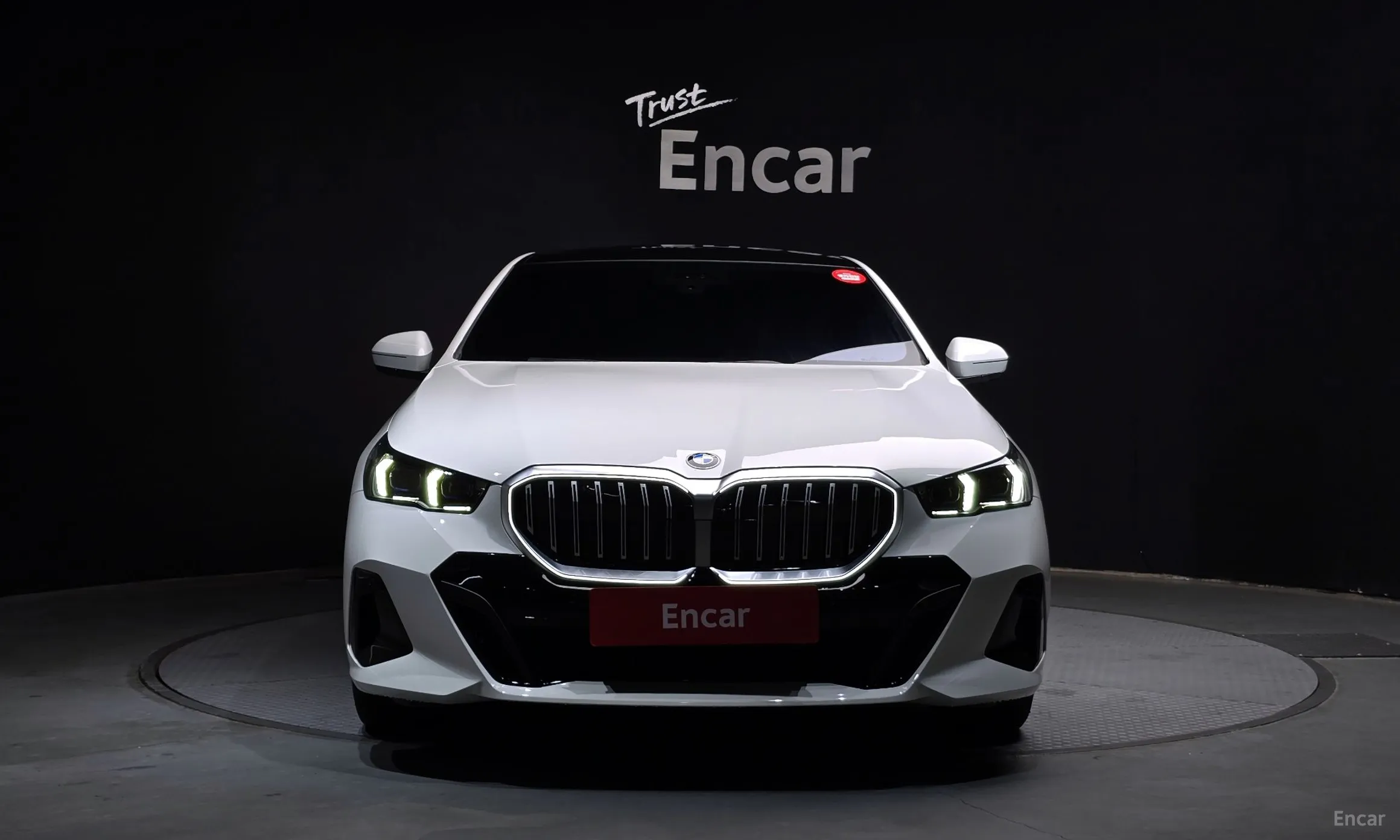 BMW 5 Series (G60) превью 2