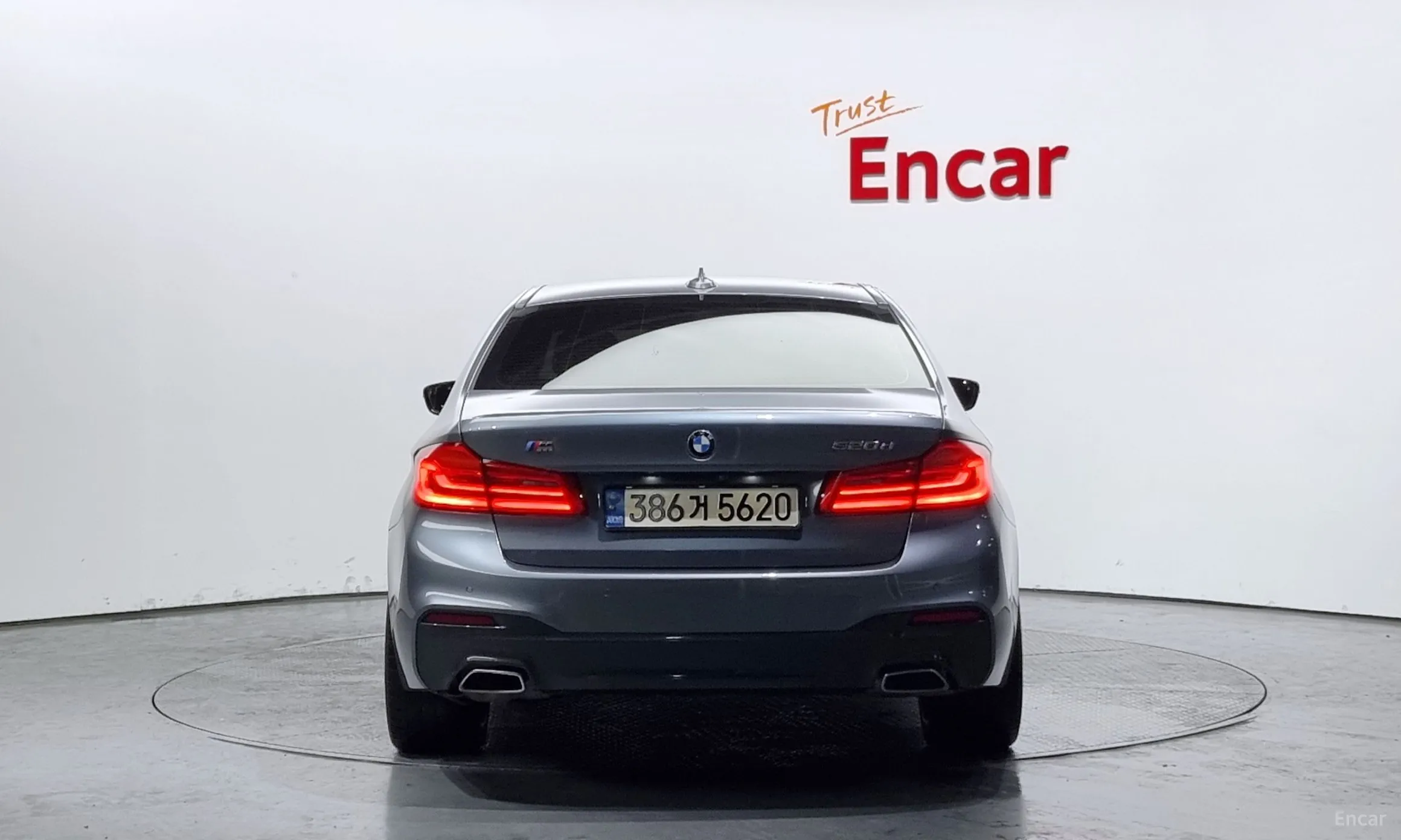 BMW 5 Series (G30) превью 3
