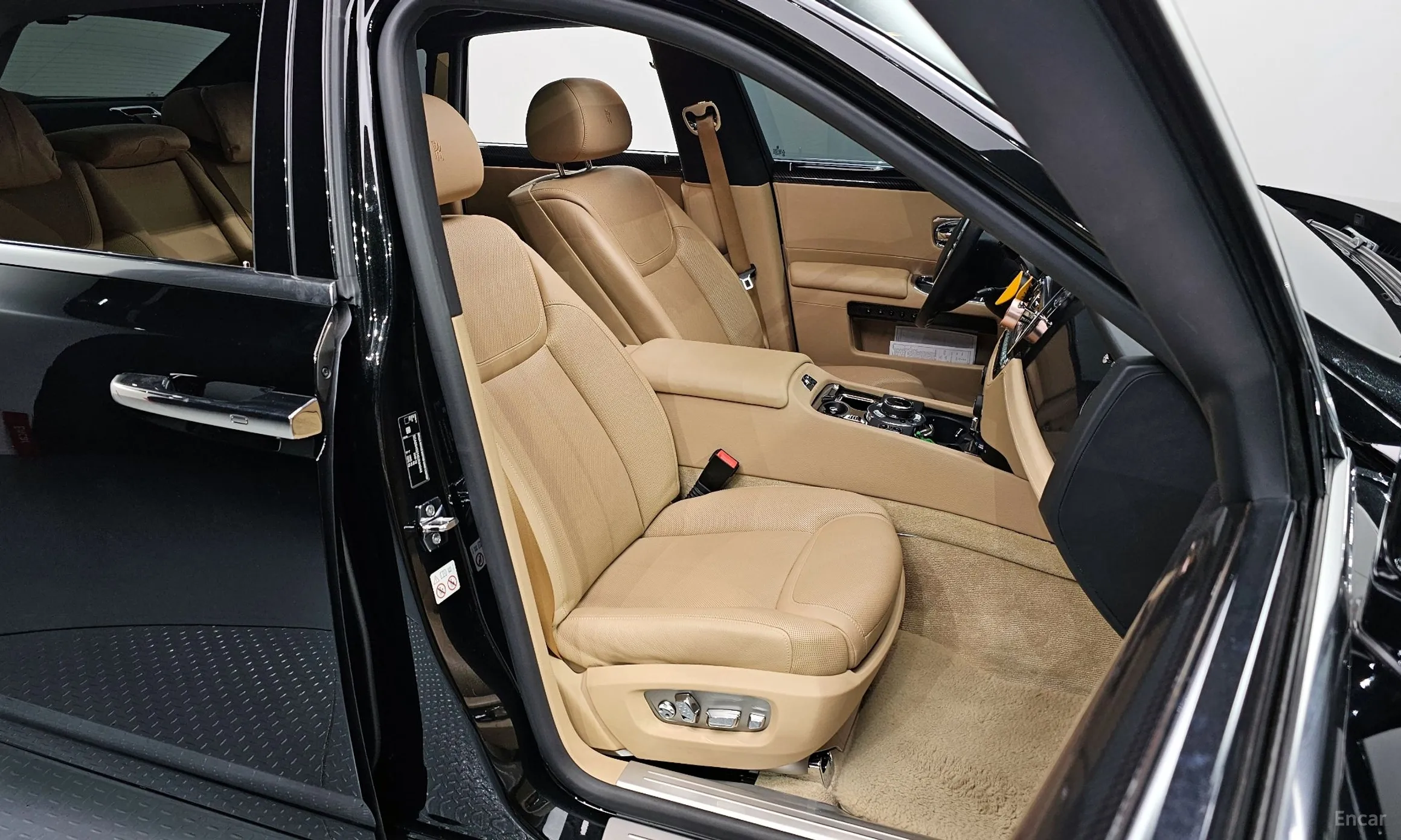 Rolls-Royce Ghost превью 10