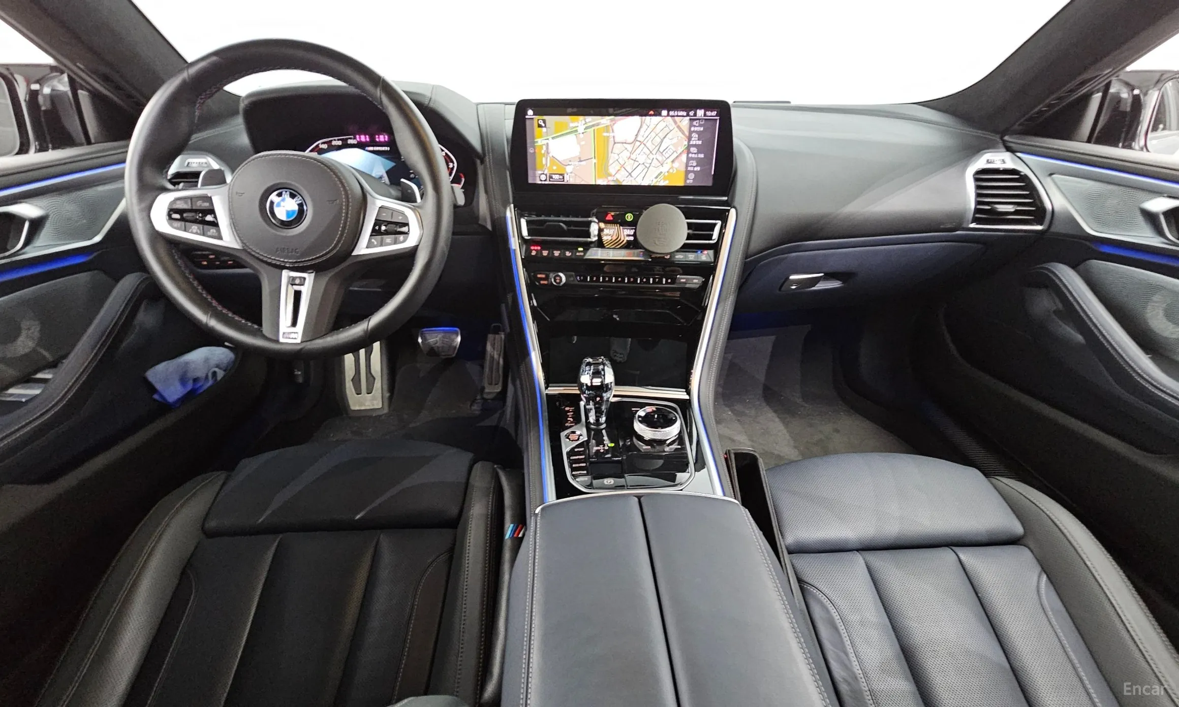 BMW 8-series (G15) превью 4