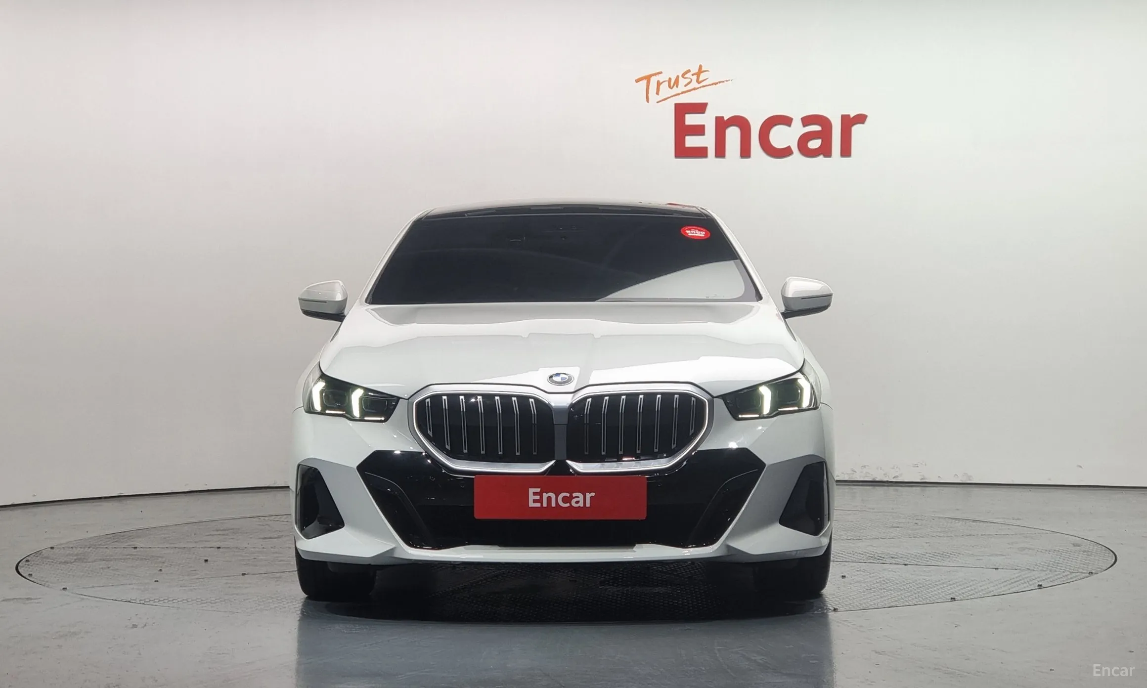 BMW 5 Series (G60) превью 2