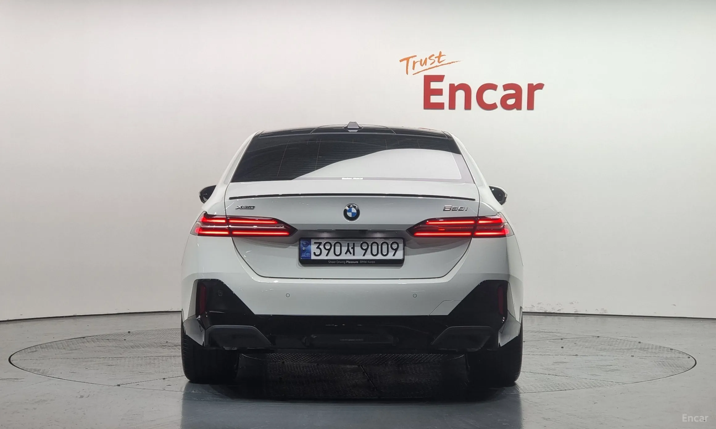 BMW 5 Series (G60) превью 3