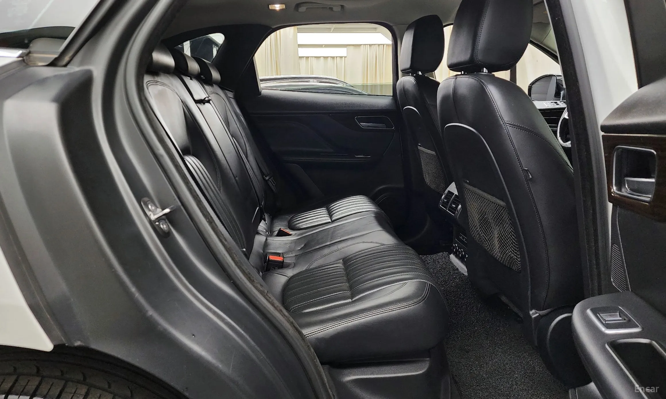 Jaguar F-PACE превью 12