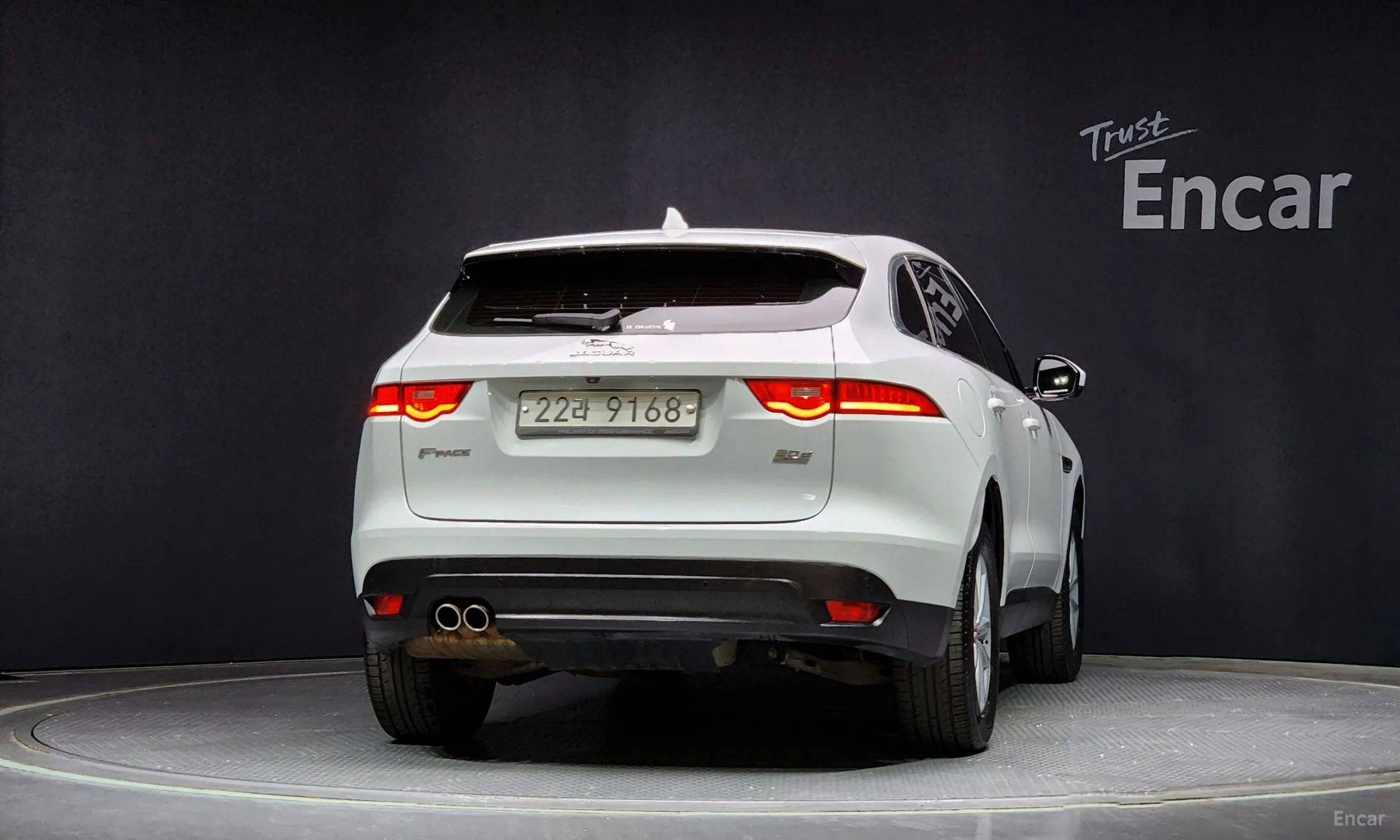 Jaguar F-PACE превью 4