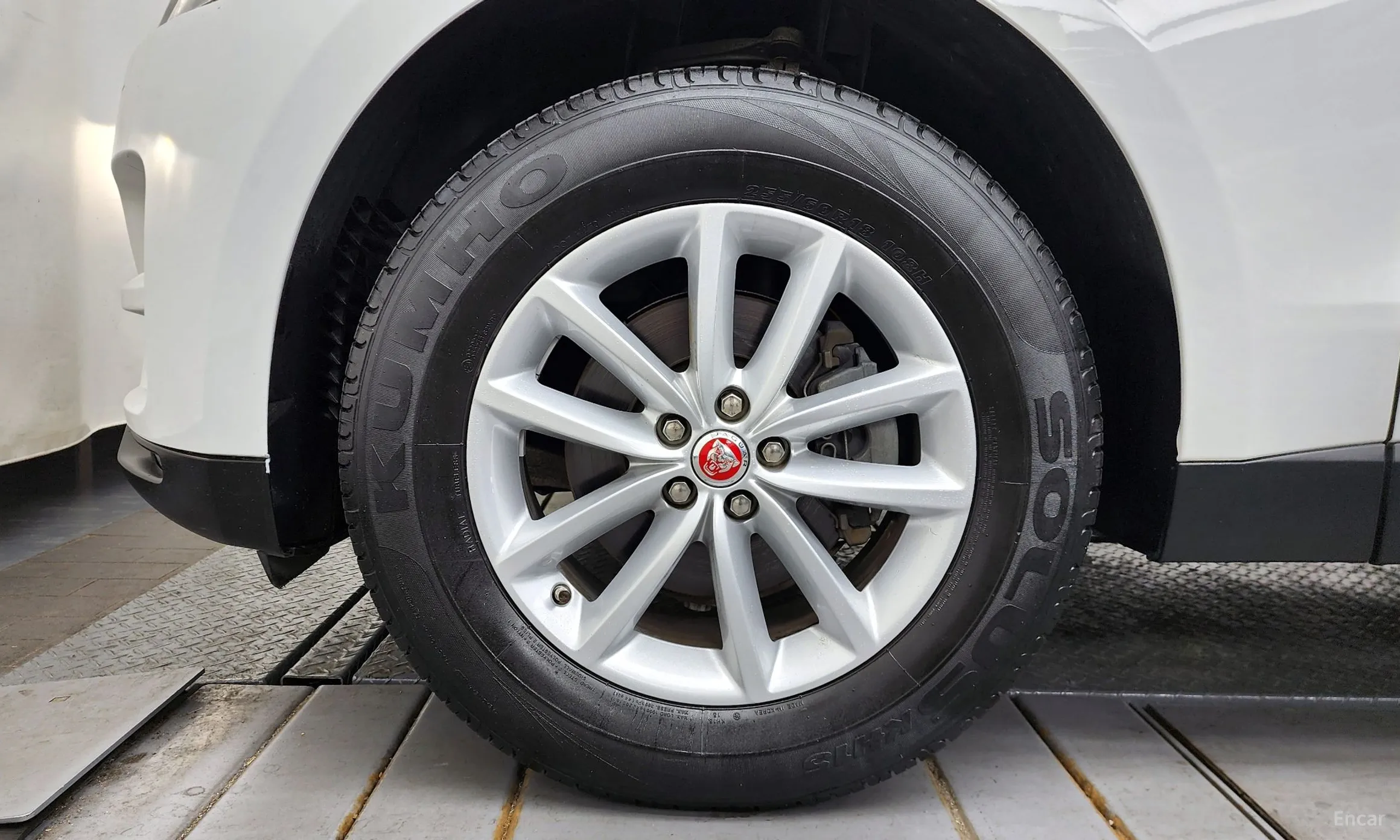 Jaguar F-PACE превью 5