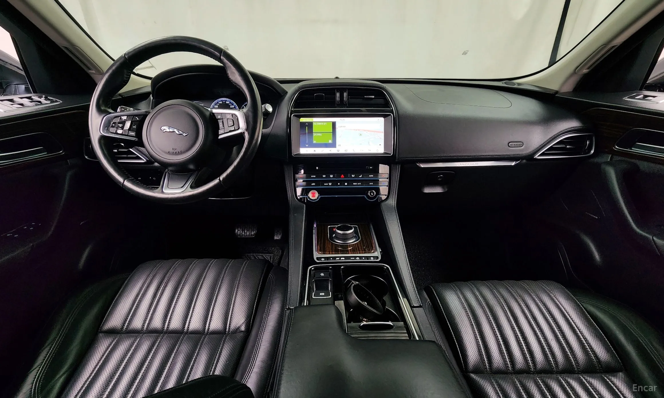 Jaguar F-PACE превью 7