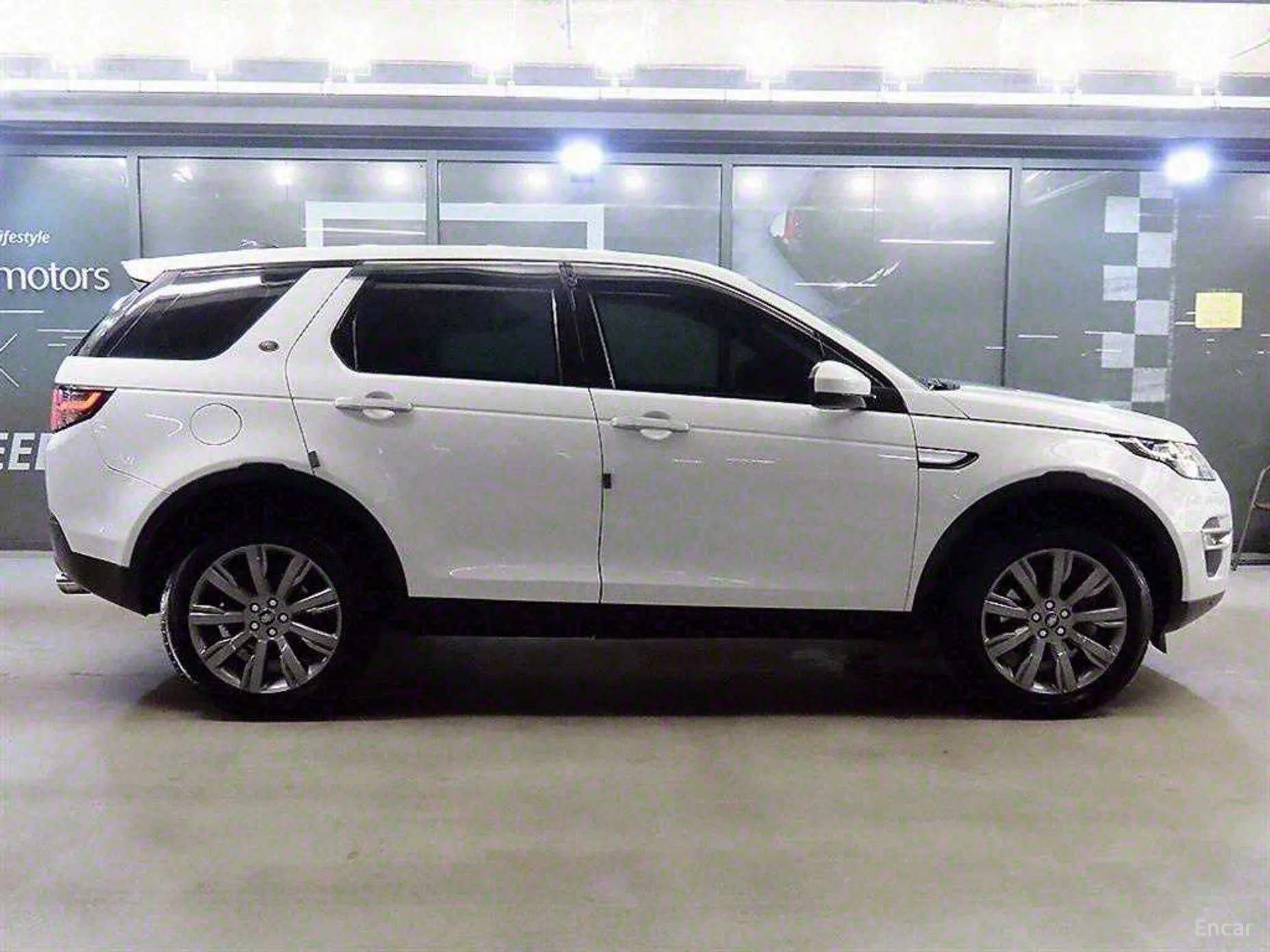 Land Rover Discovery Sports превью 2