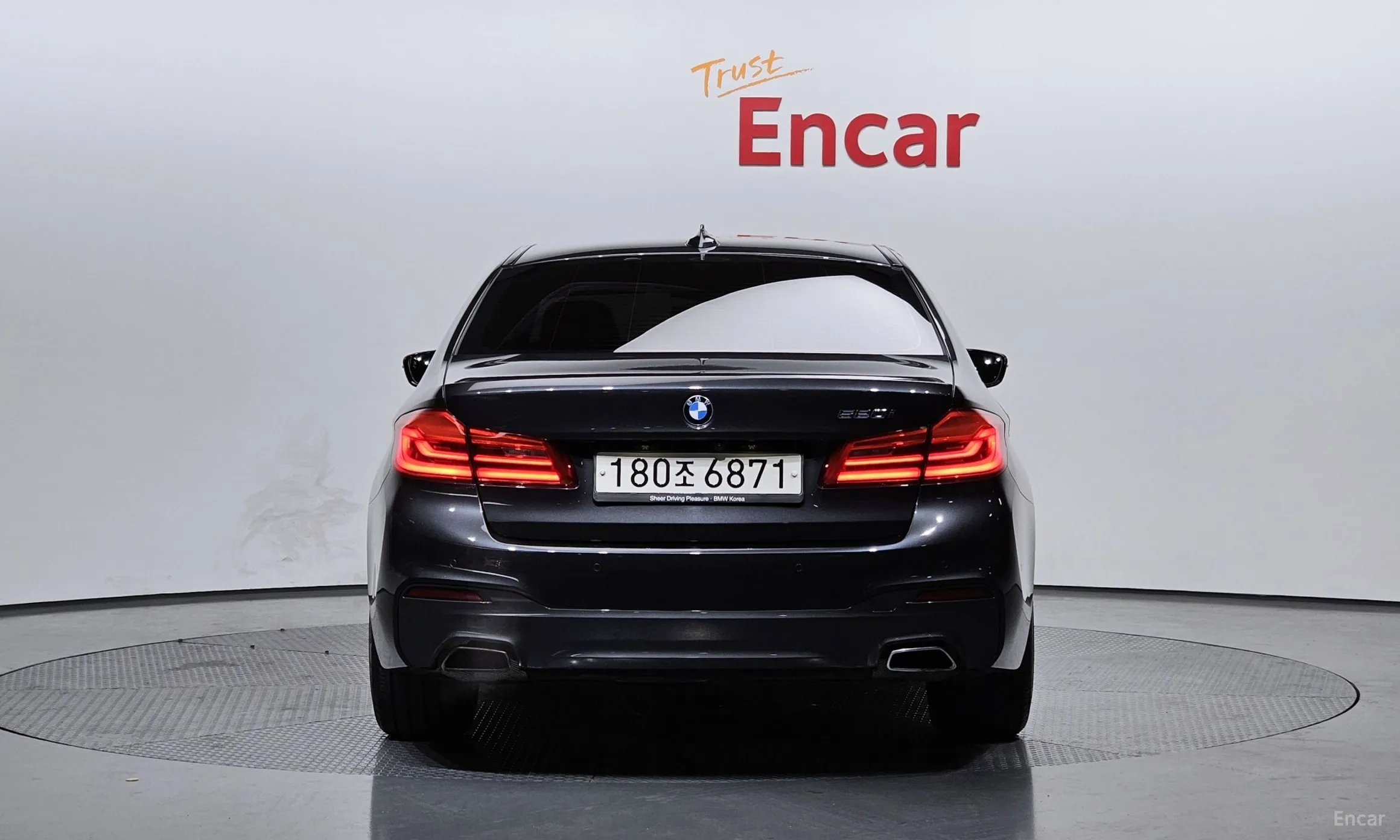 BMW 5 Series (G30) превью 3