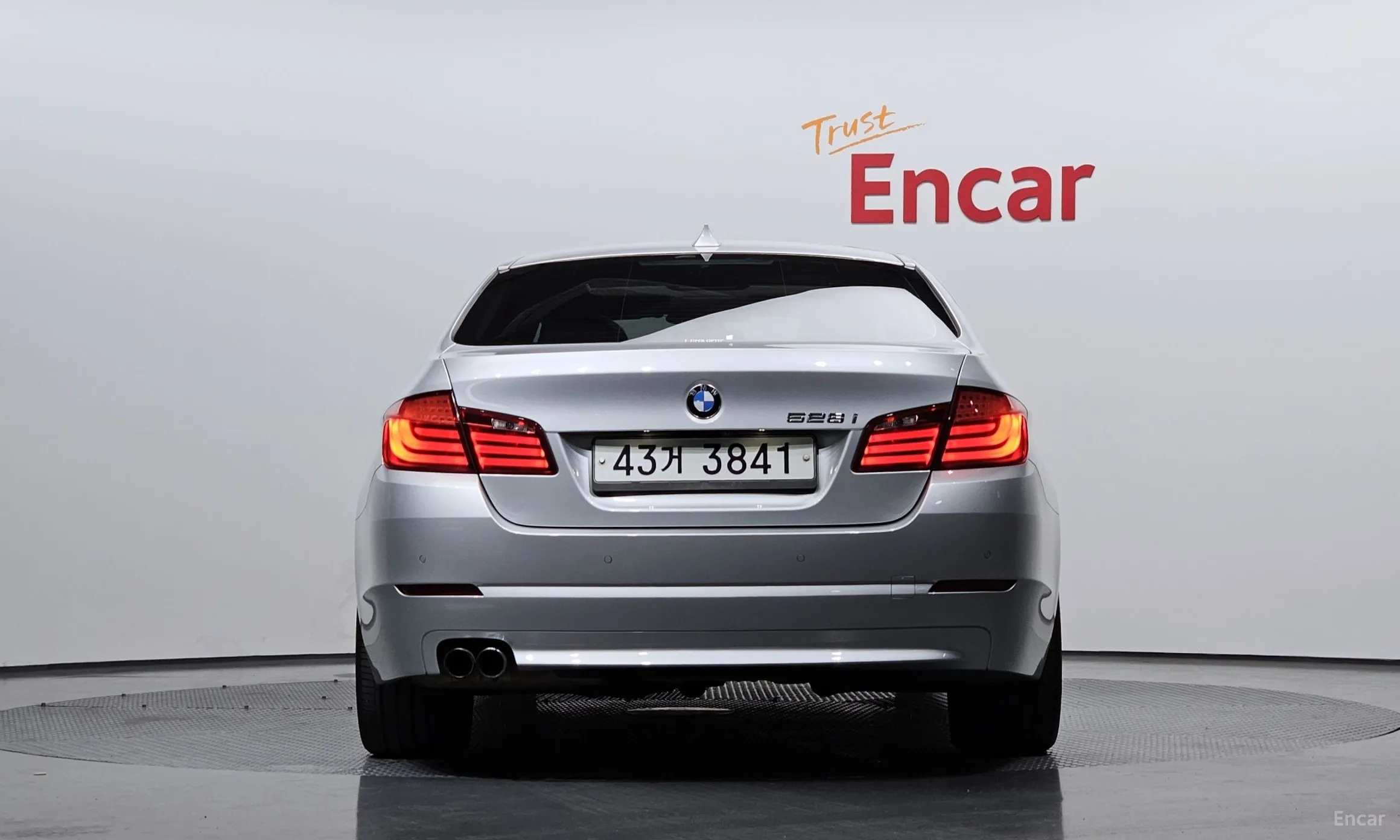 BMW 5 Series (F10) превью 3