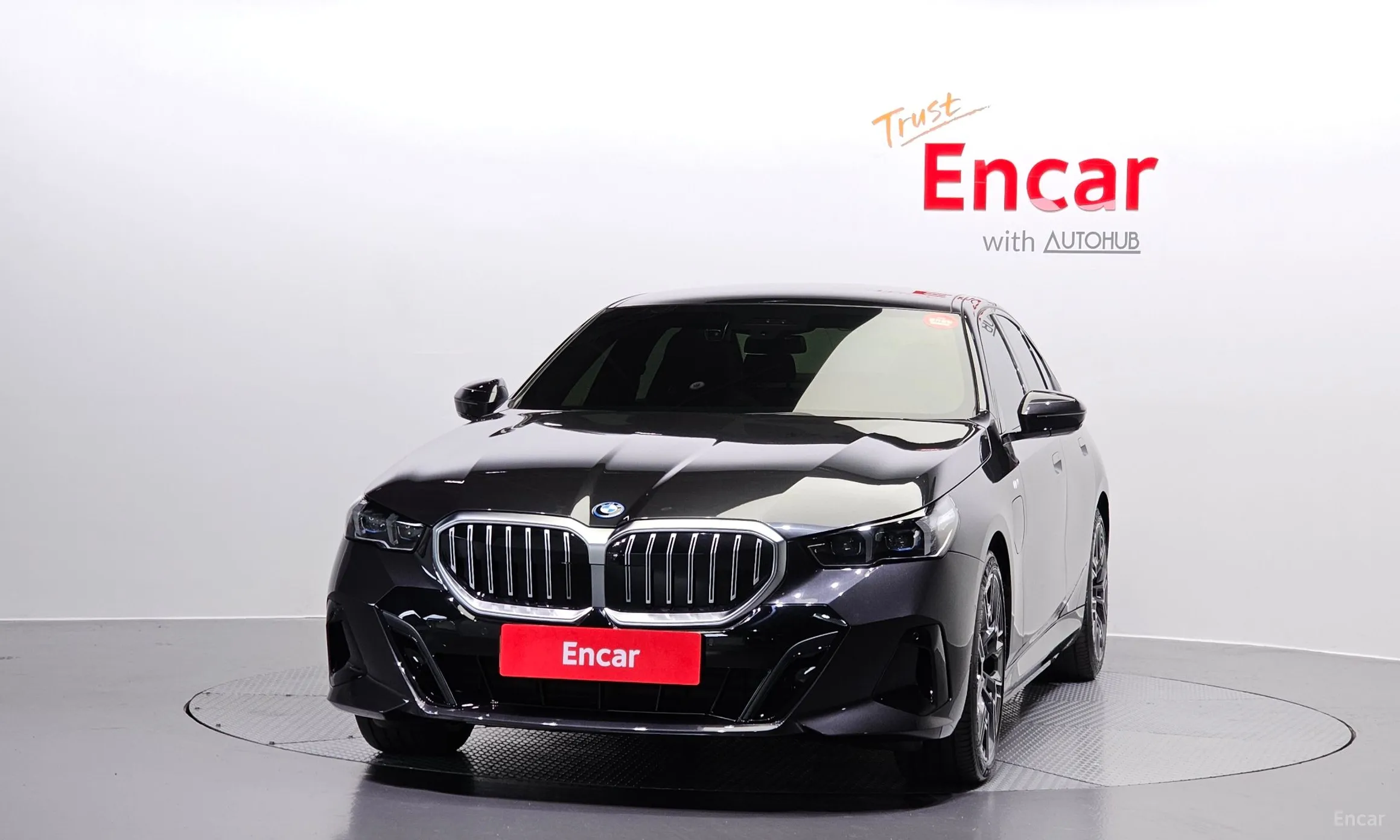 BMW 5 Series (G60) превью 2