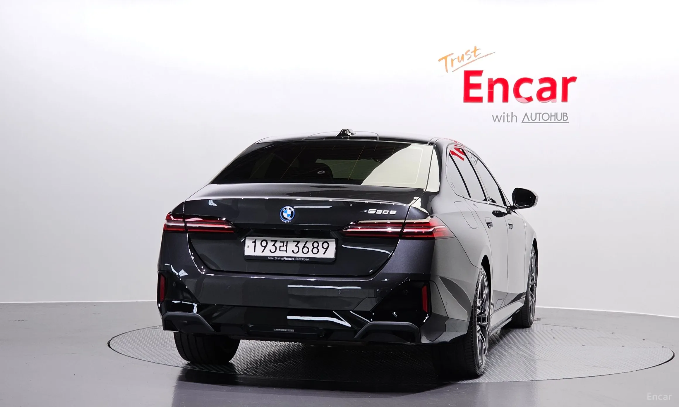 BMW 5 Series (G60) превью 3