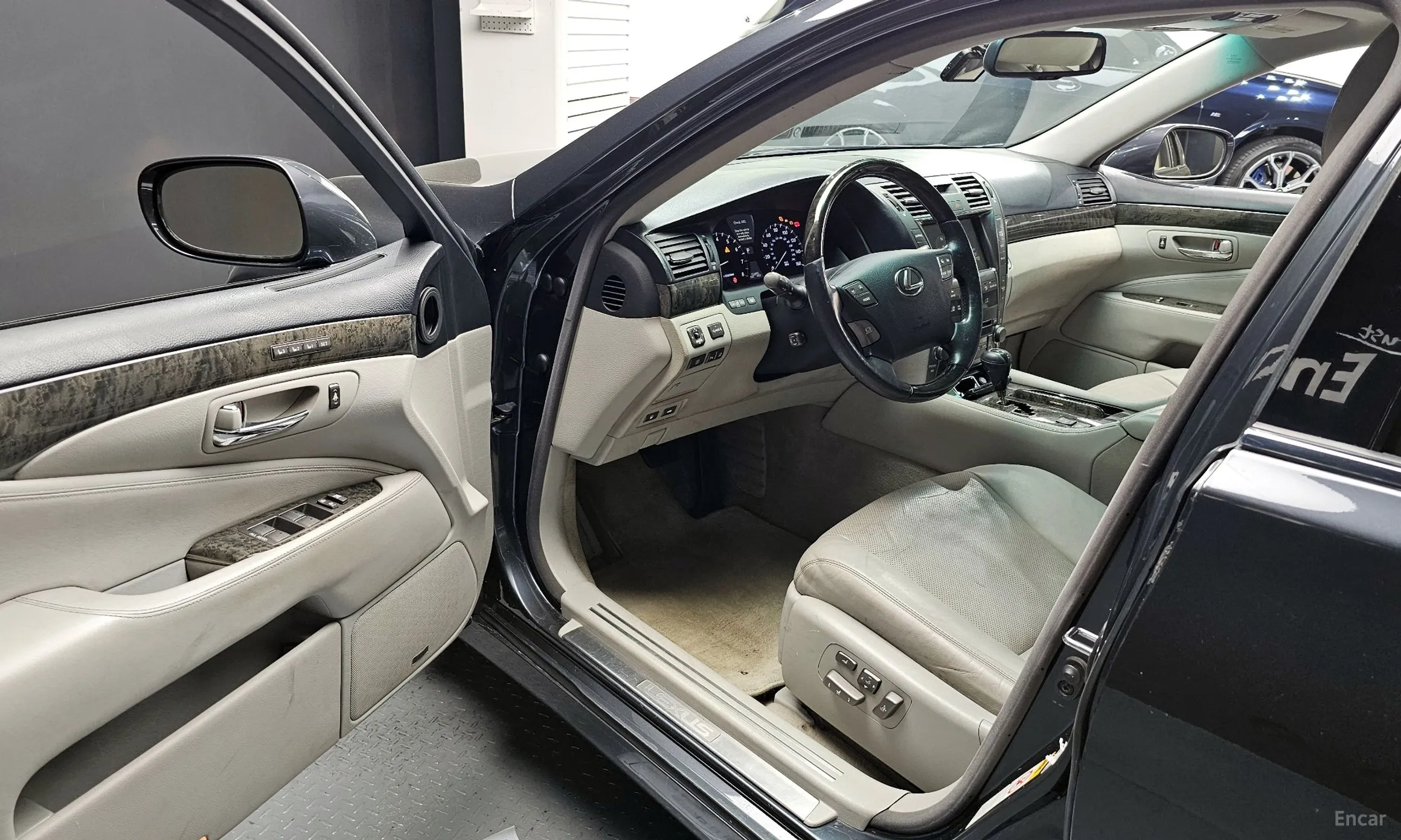 Lexus LS460 превью 10