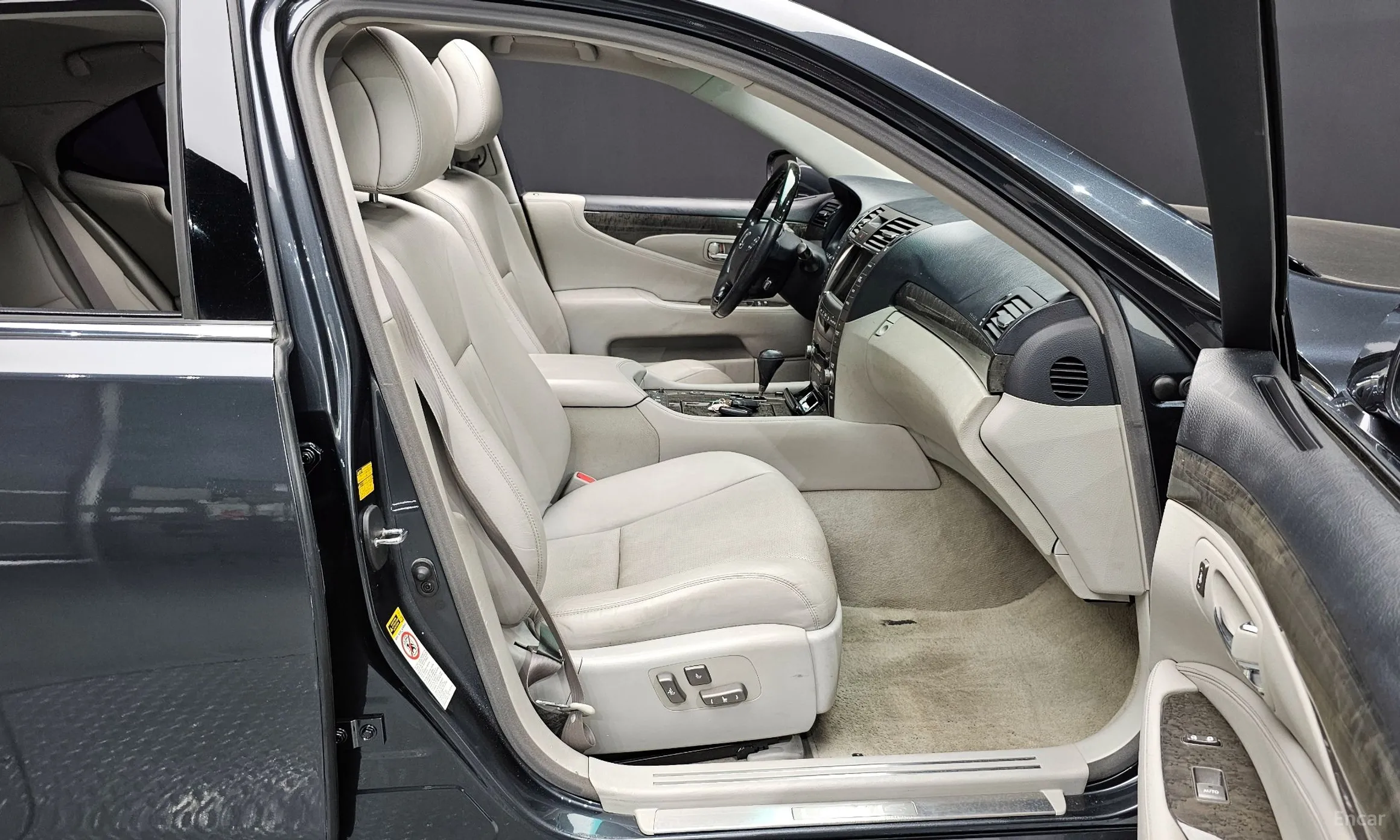 Lexus LS460 превью 11
