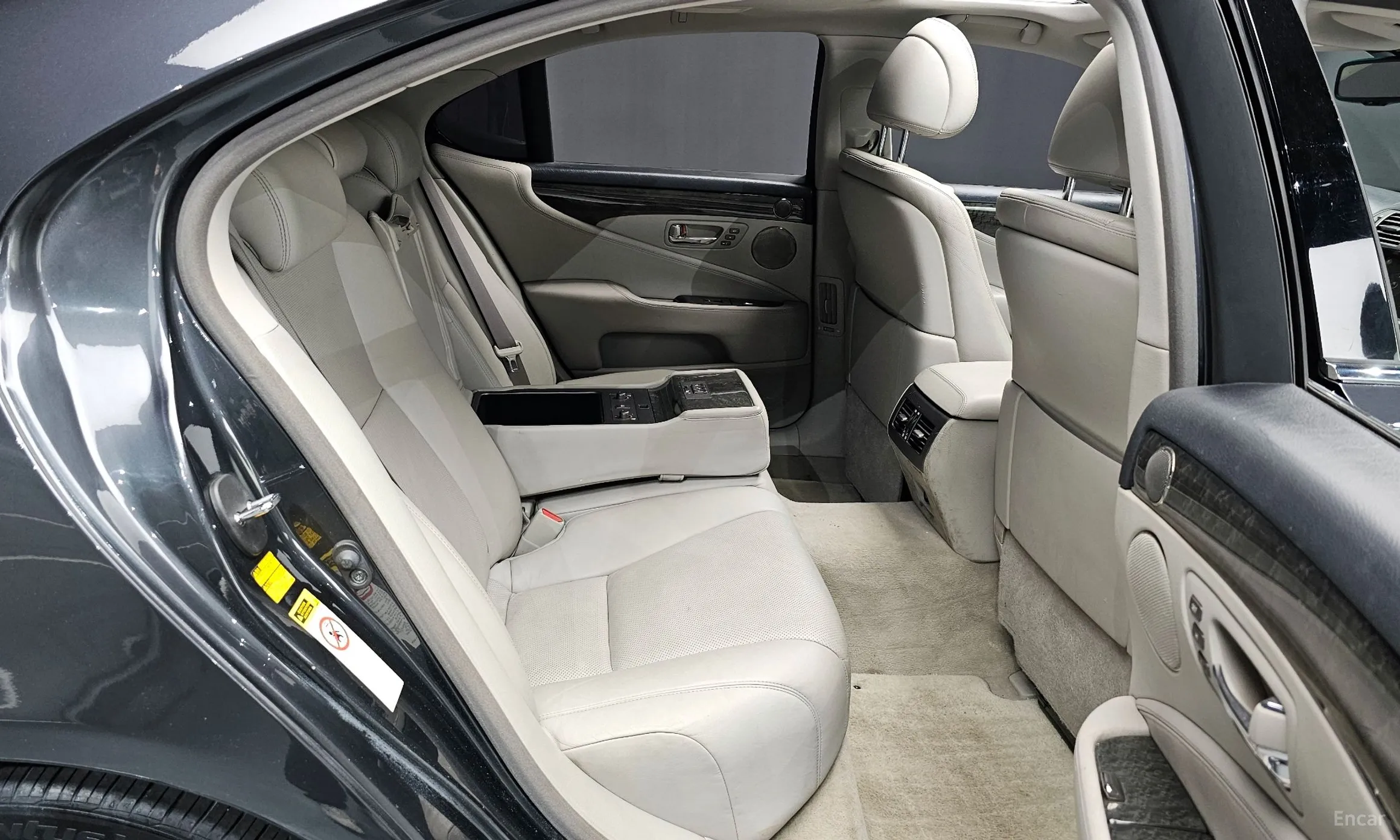Lexus LS460 превью 12