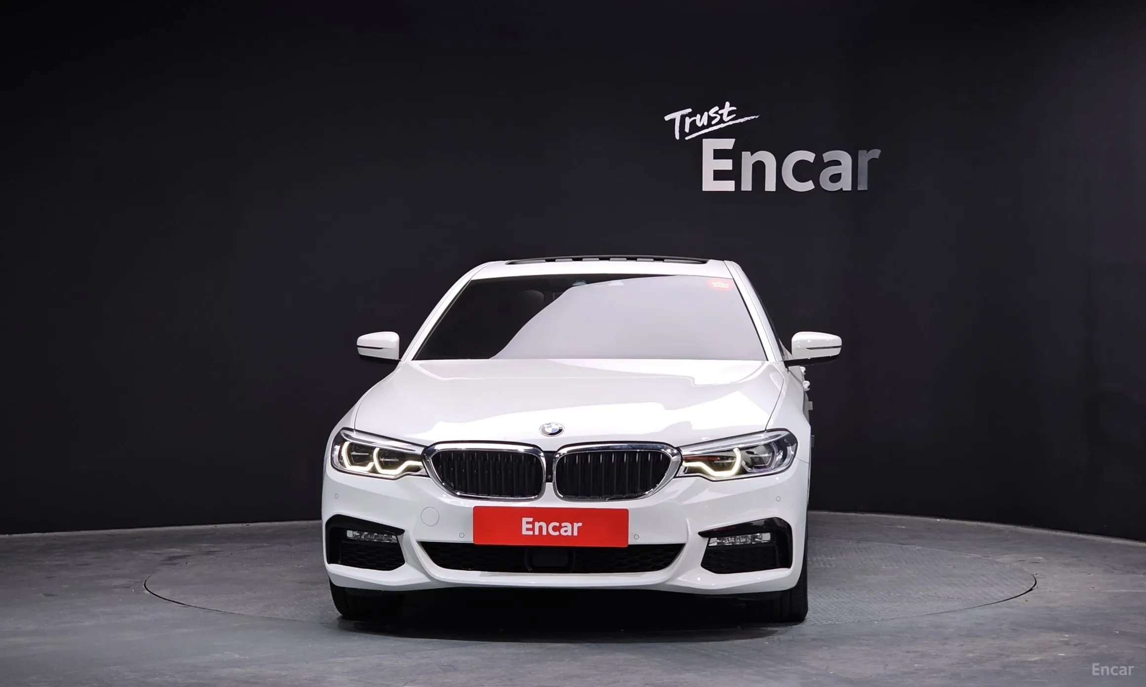 BMW 5 Series (G30) превью 2