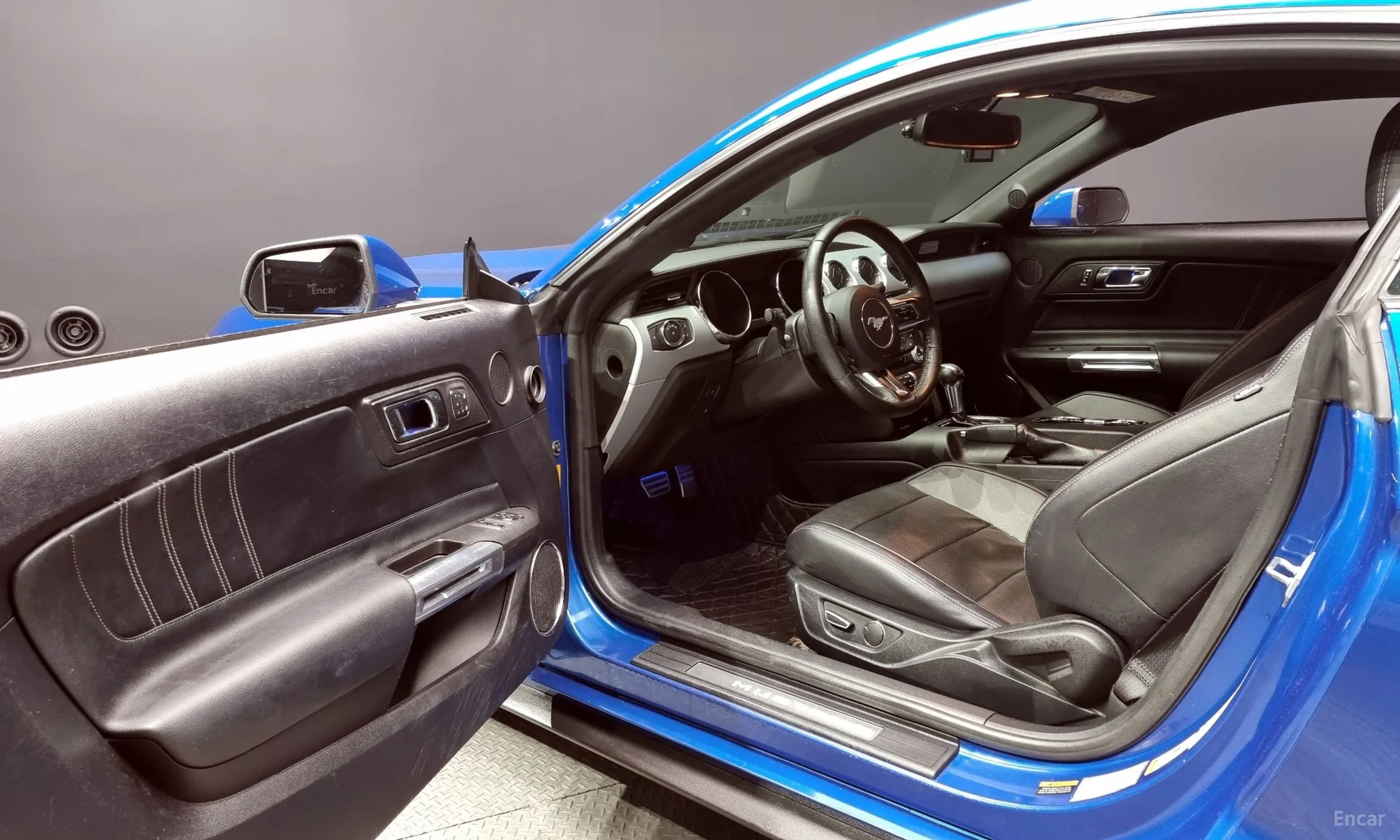 Ford Mustang превью 10