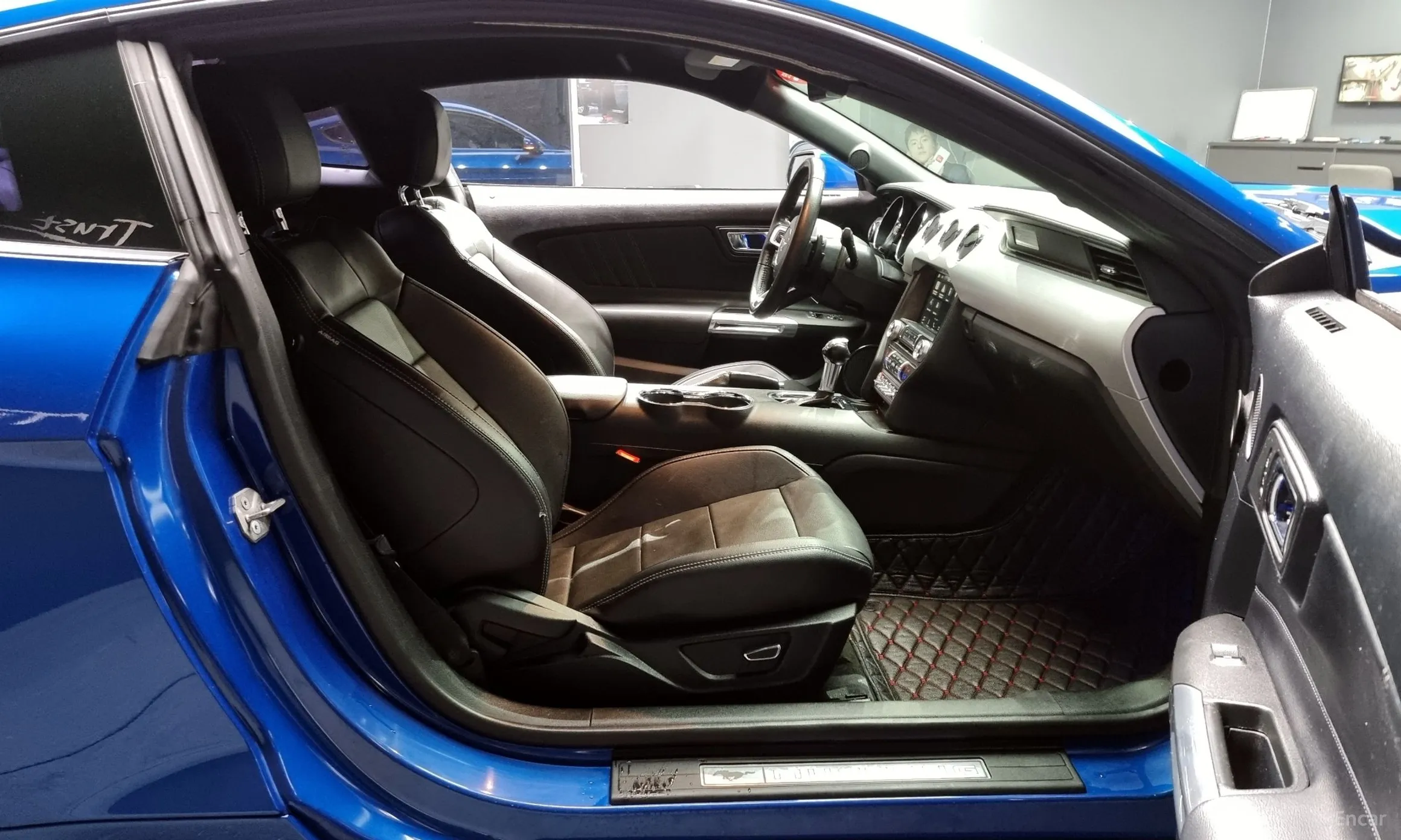 Ford Mustang превью 11