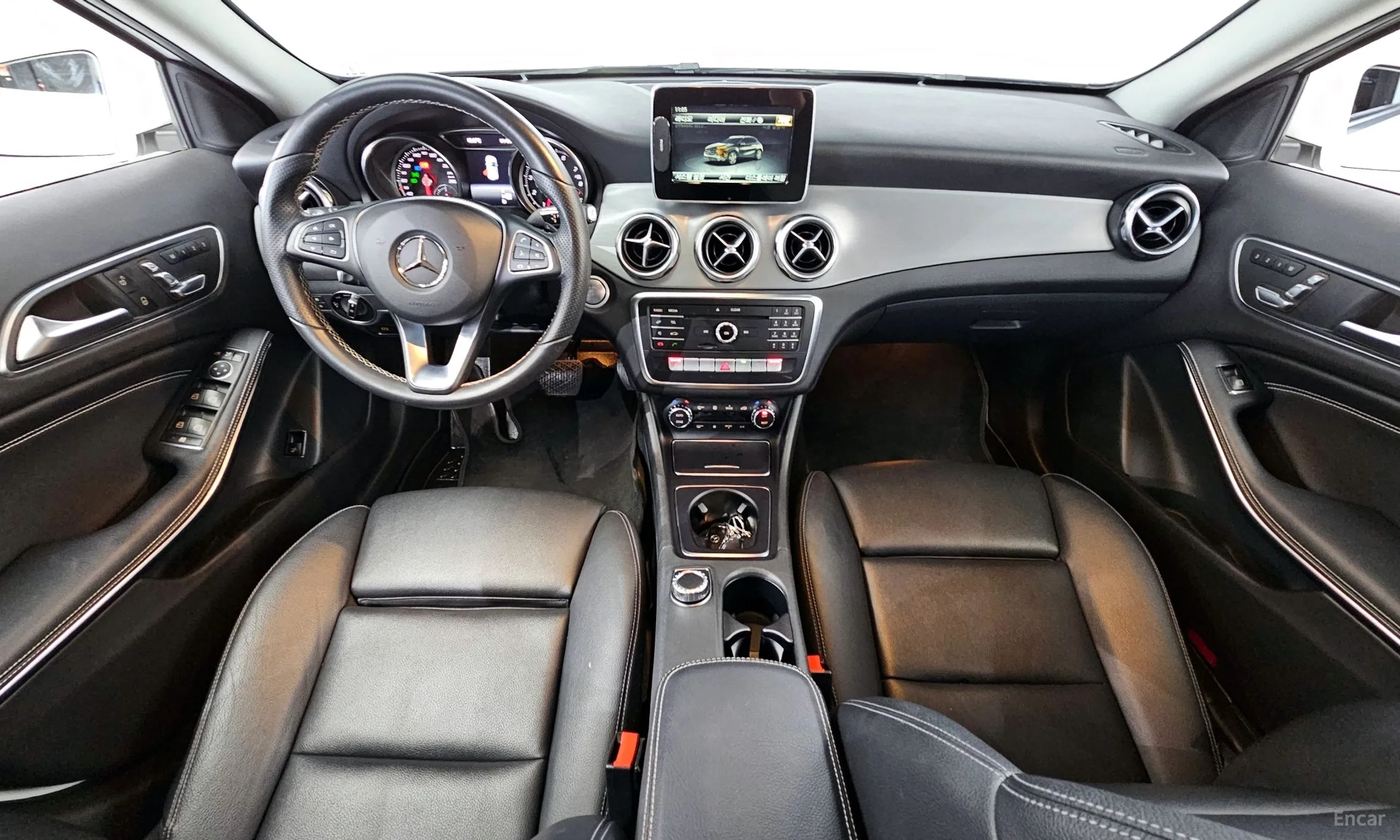 Mercedes Benz GLA-Class X156 превью 4