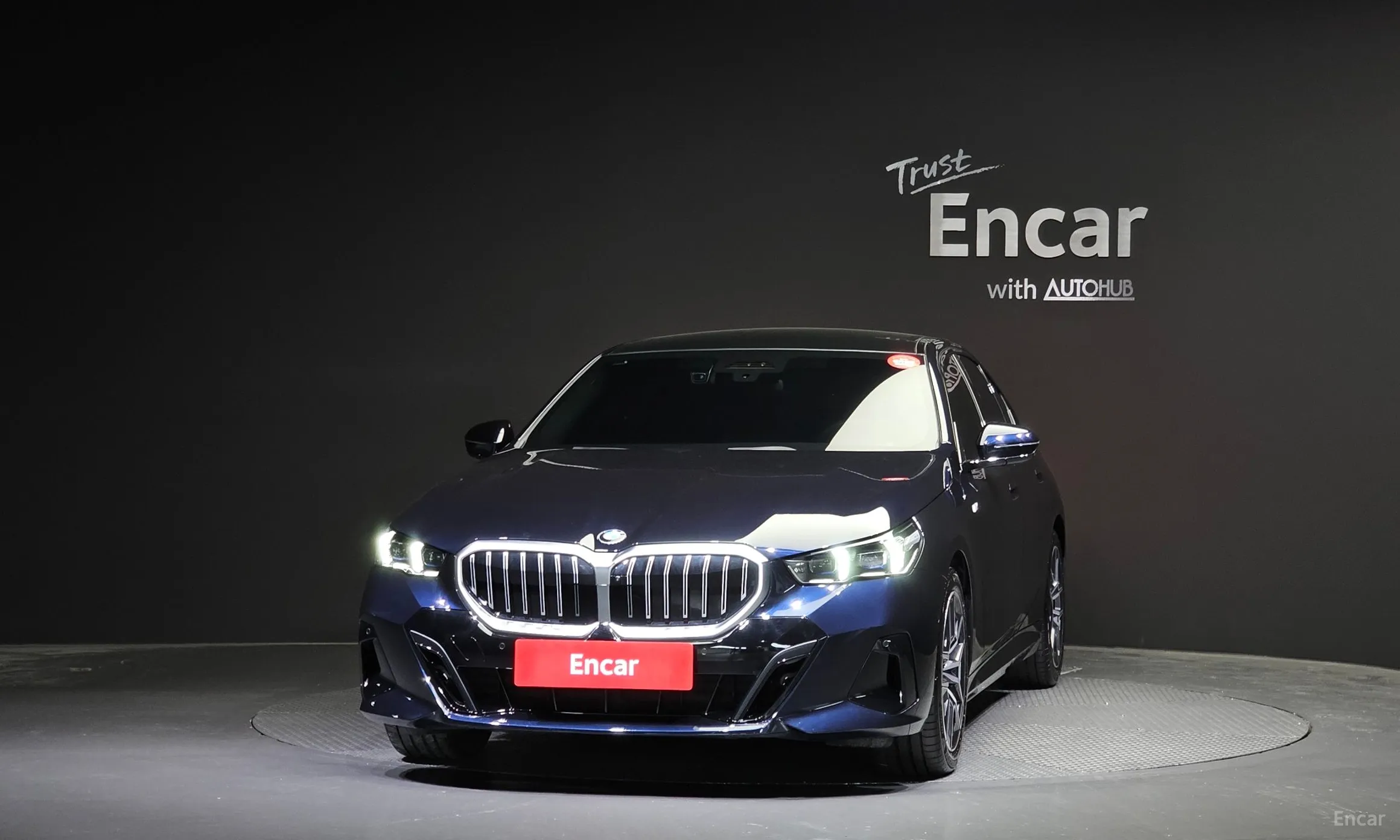 BMW 5 Series (G60) превью 2