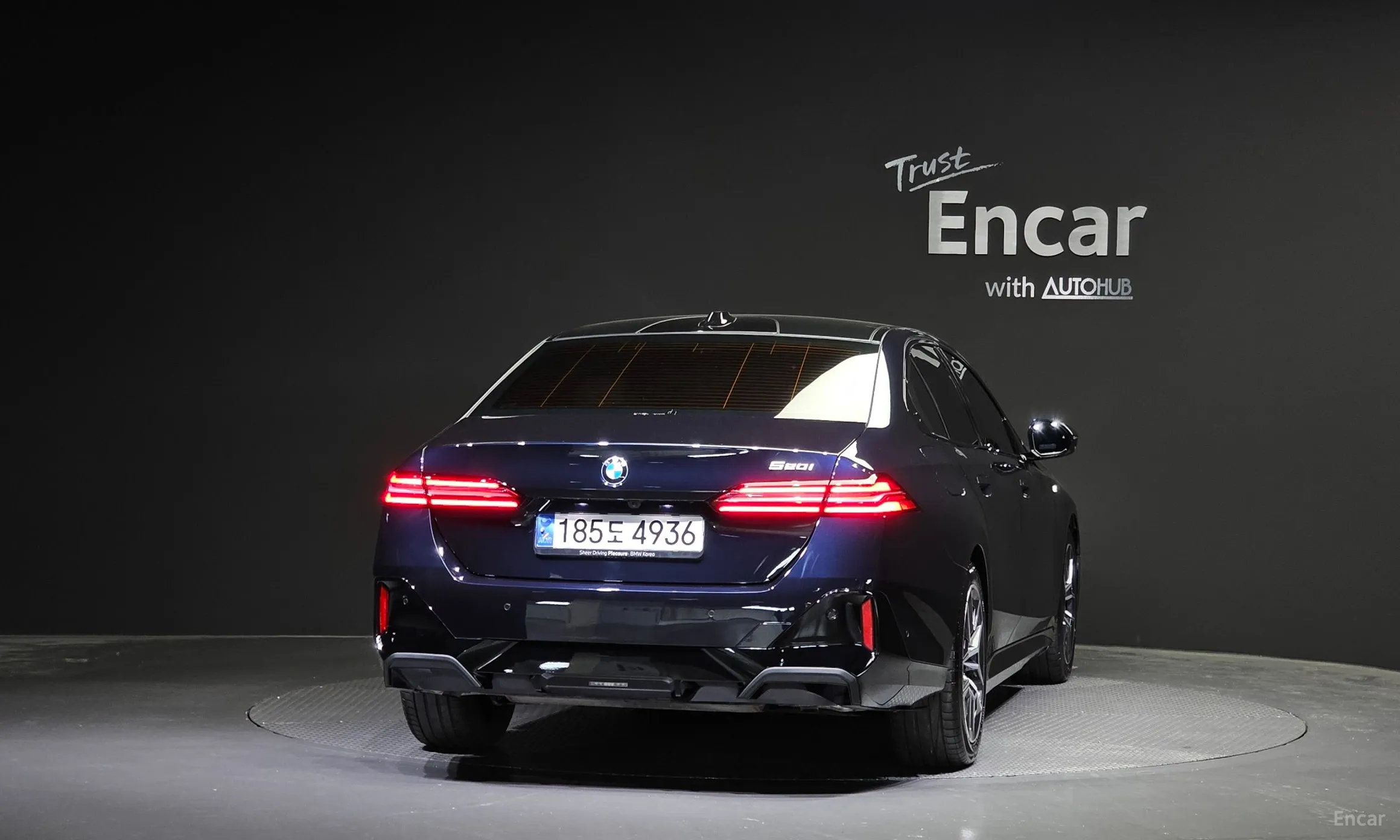 BMW 5 Series (G60) превью 3