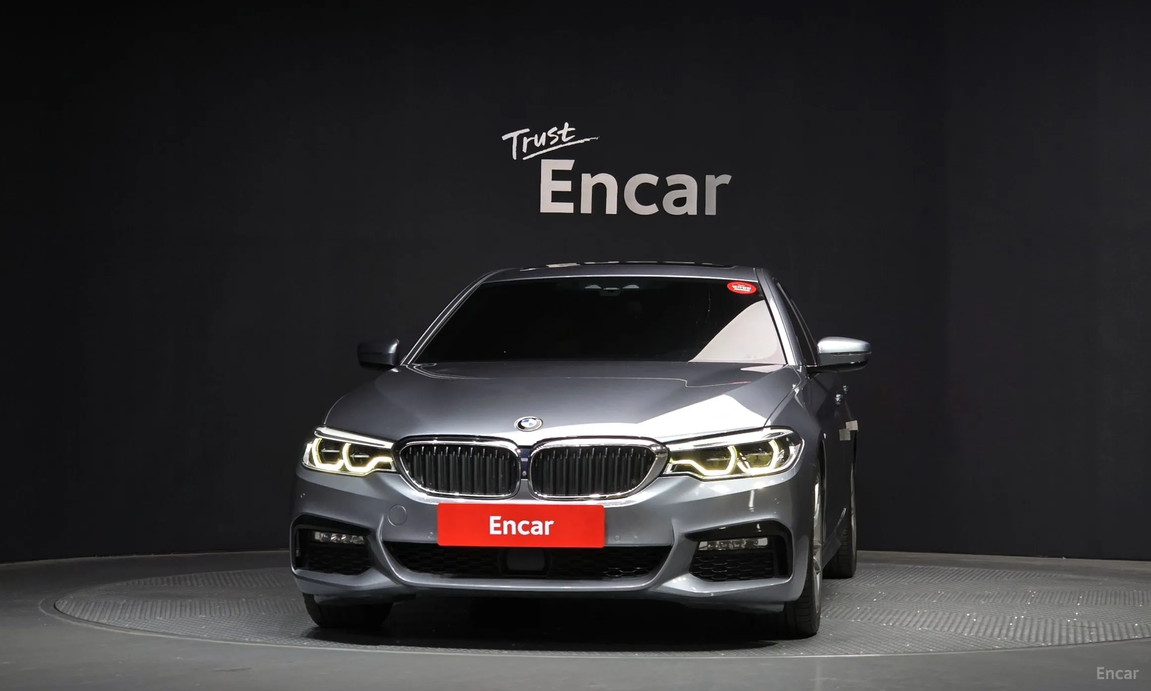 BMW 5 Series (G30) превью 2