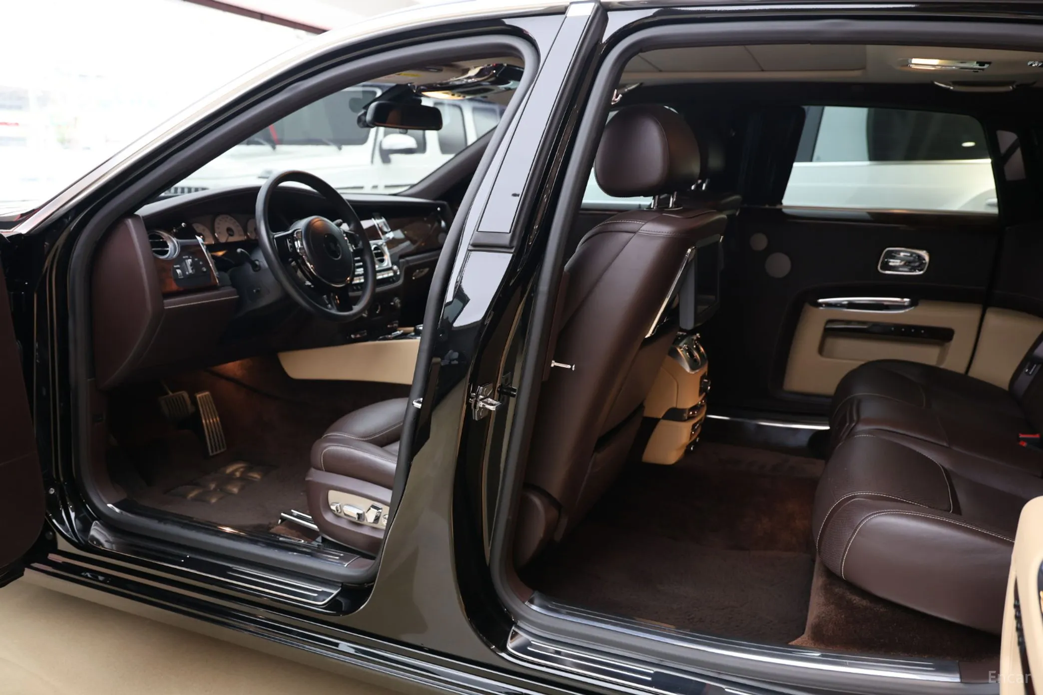 Rolls-Royce Ghost превью 10
