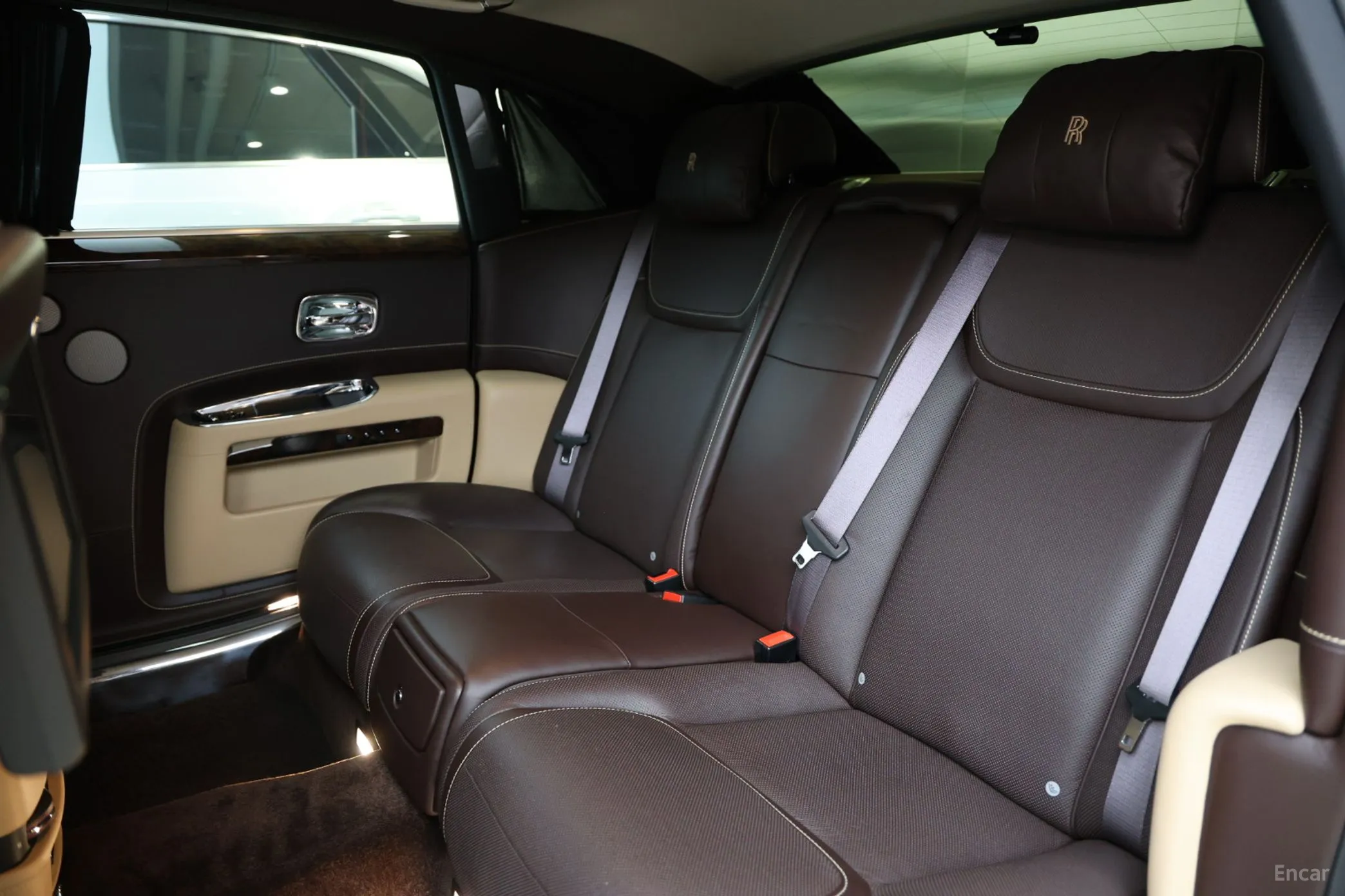 Rolls-Royce Ghost превью 16