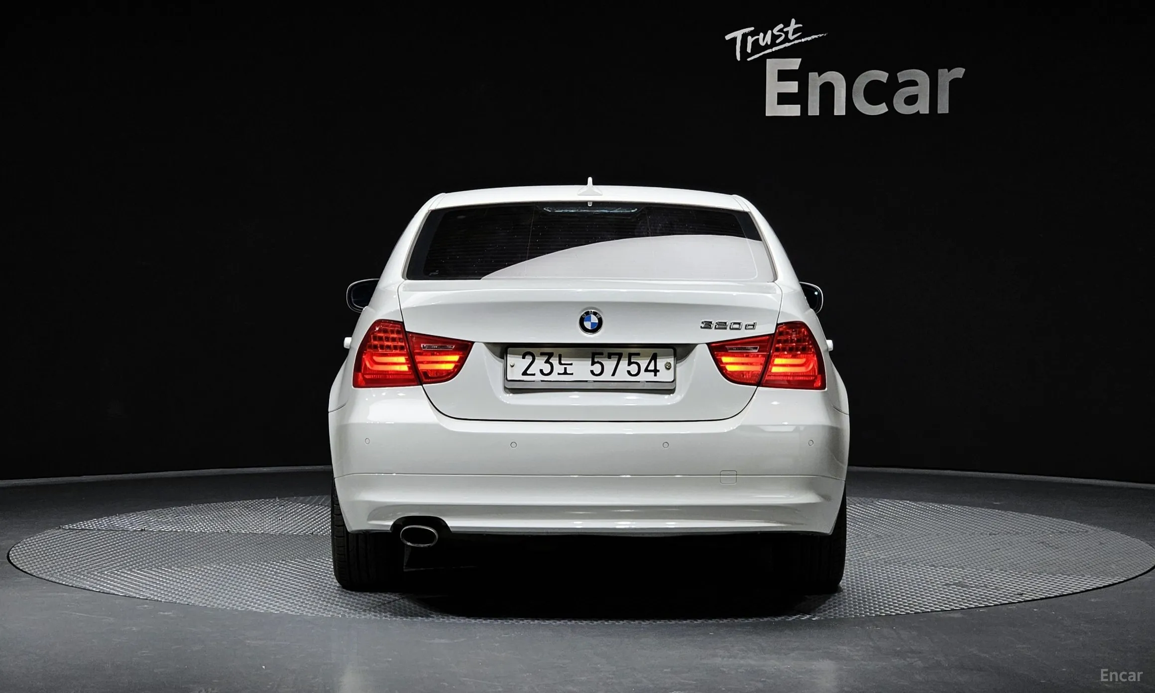 BMW 3 Series (E90) превью 3