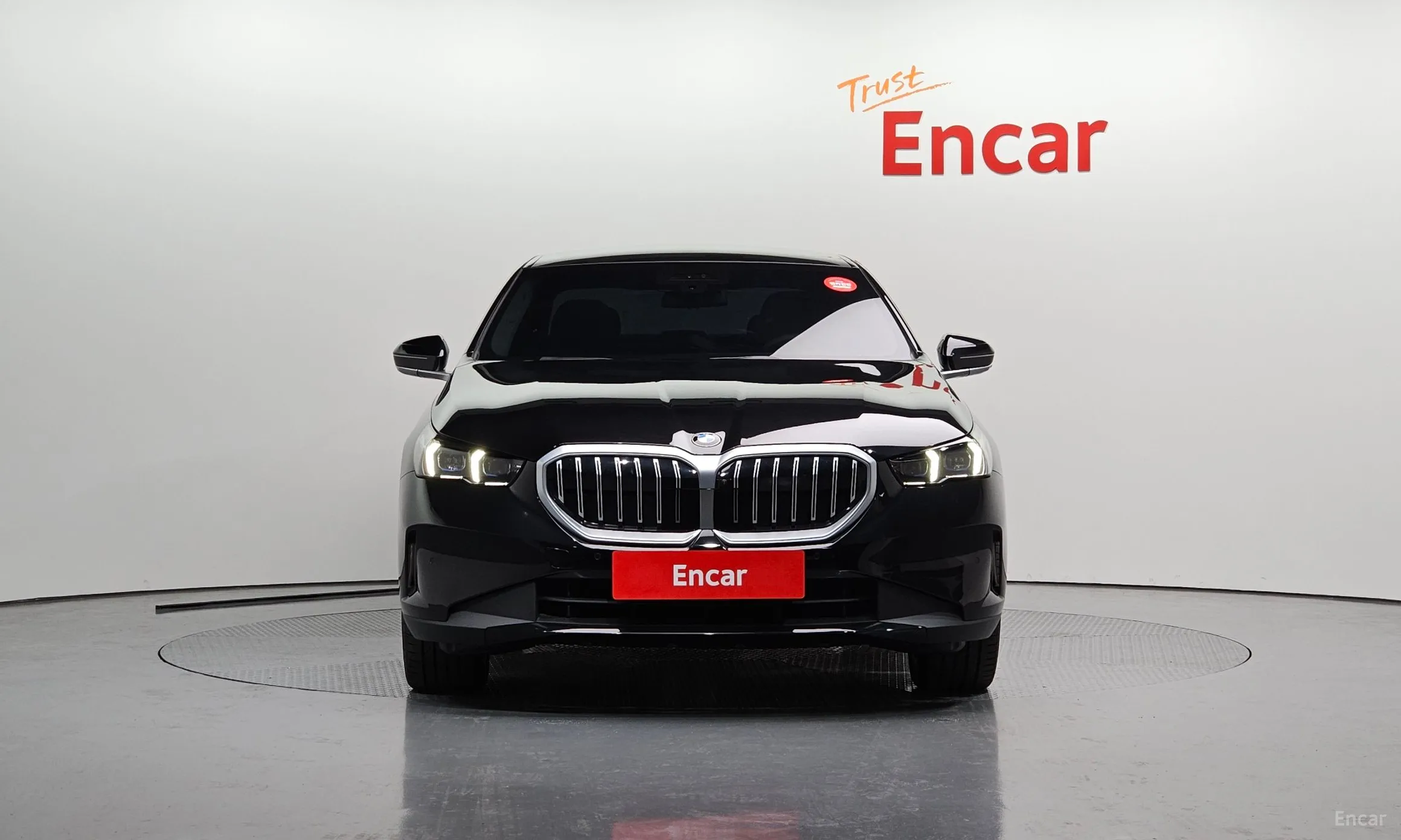 BMW 5 Series (G60) превью 2