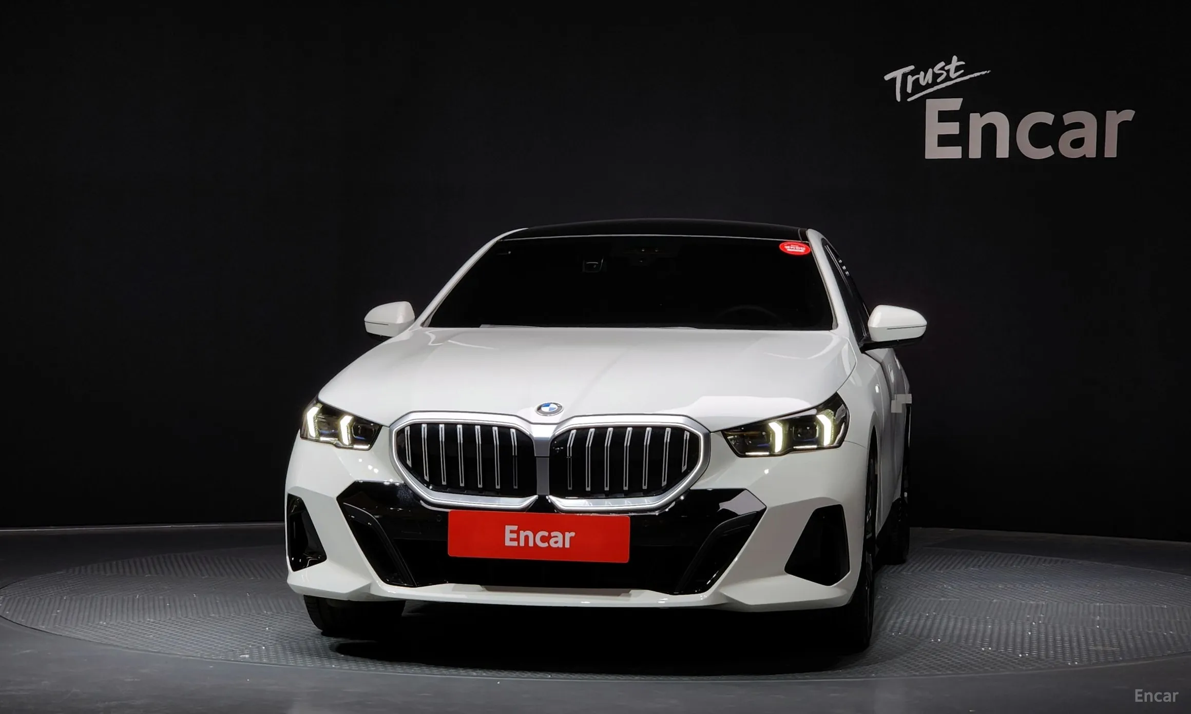 BMW 5 Series (G60) превью 2