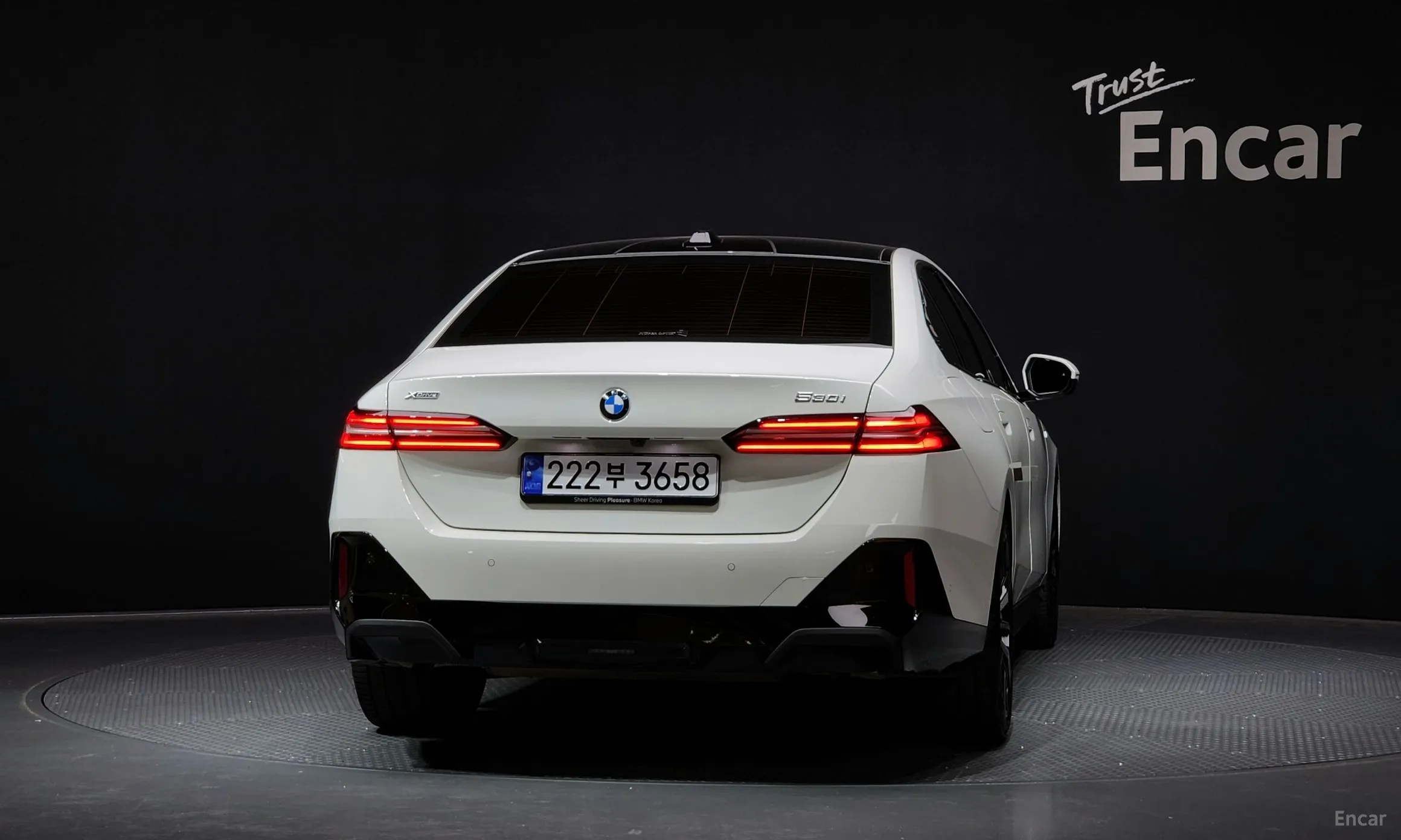 BMW 5 Series (G60) превью 3