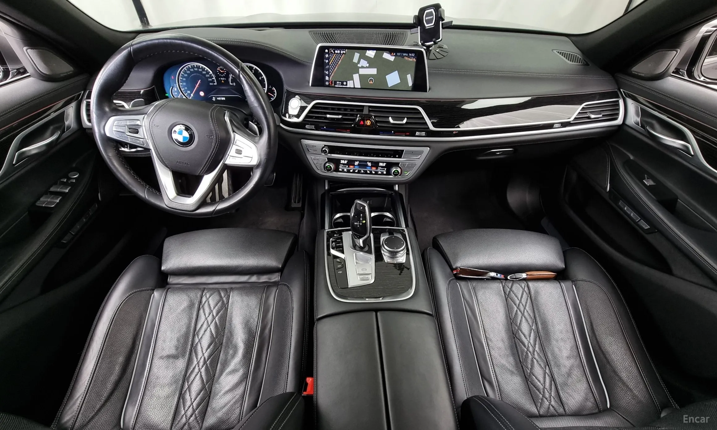 BMW 7 Series (G11) превью 4