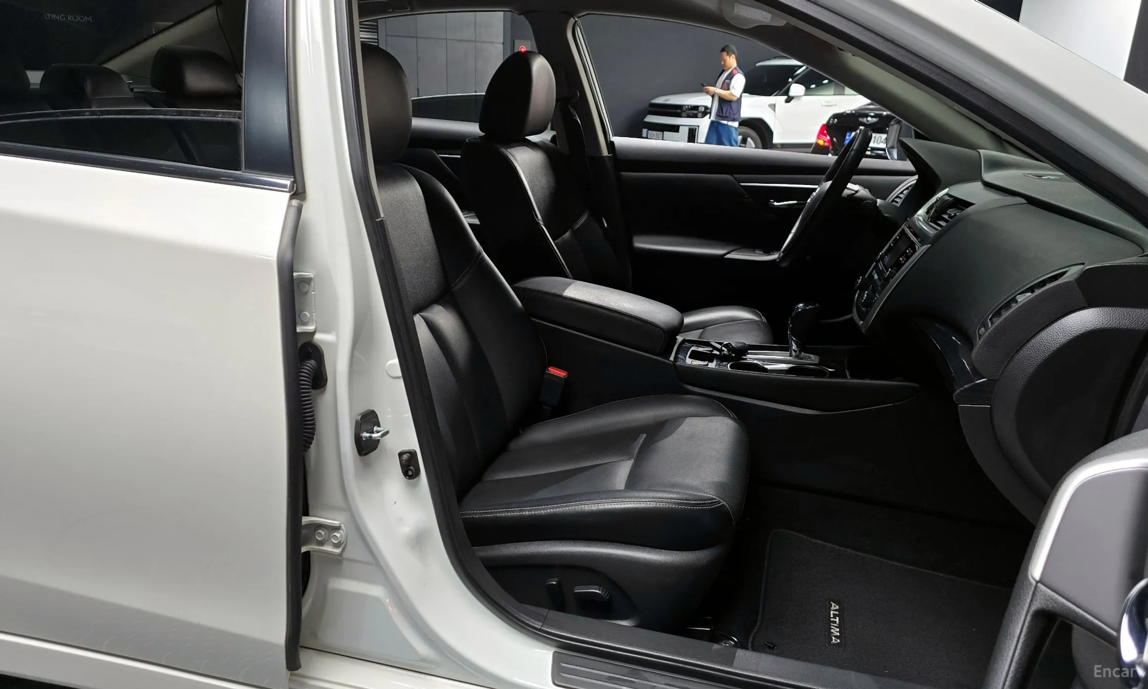 Nissan Altima превью 10