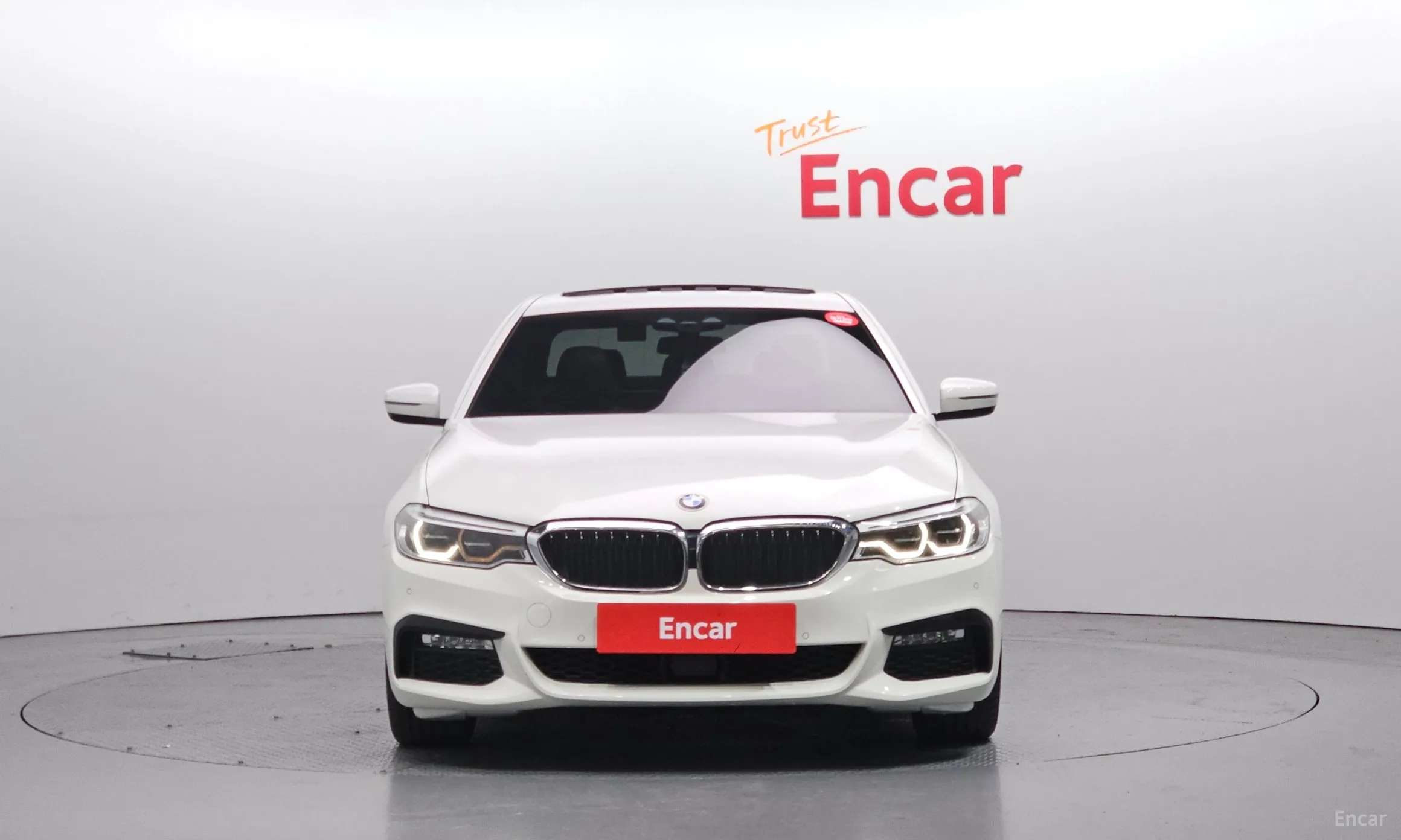 BMW 5 Series (G30) превью 2