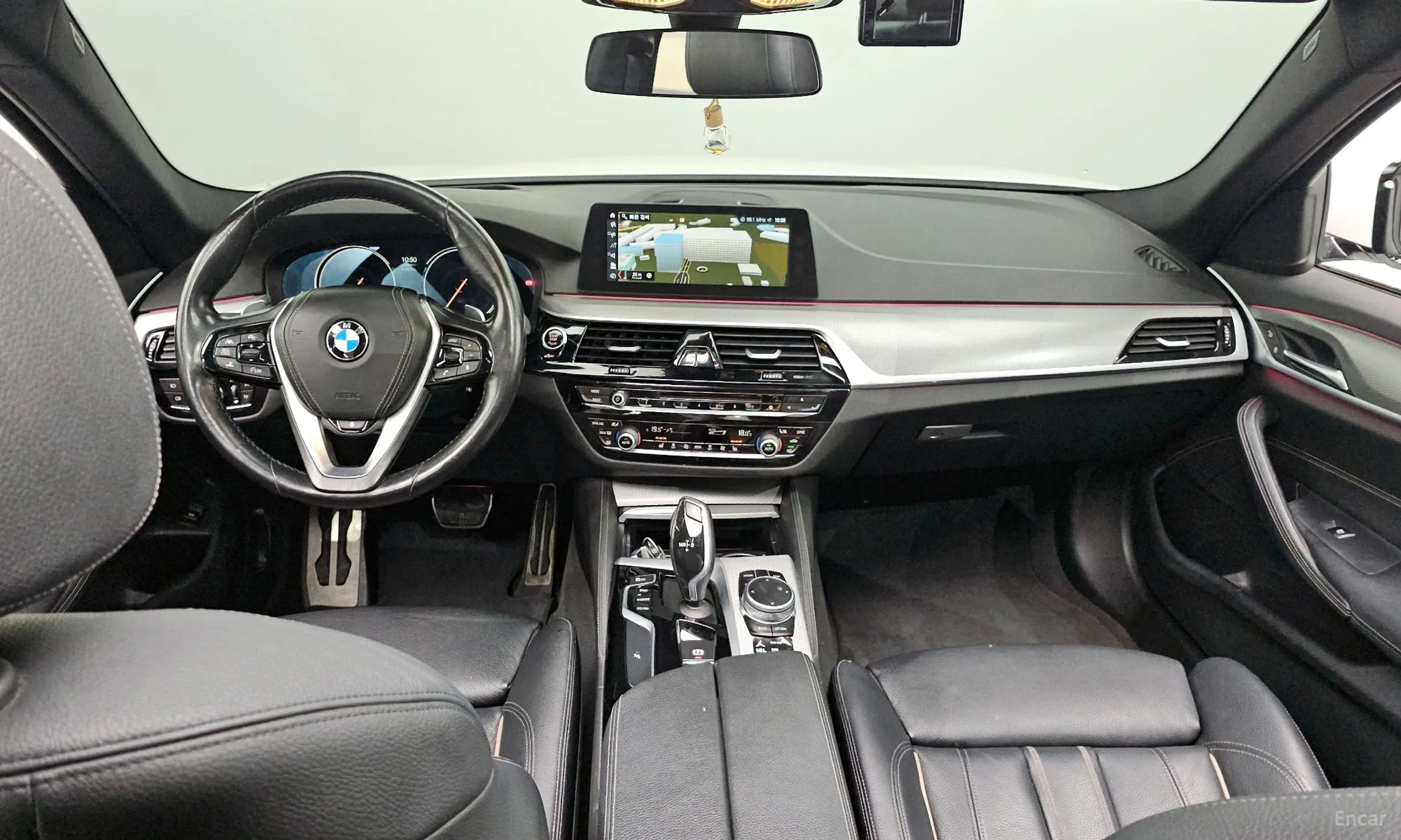 BMW 5 Series (G30) превью 4