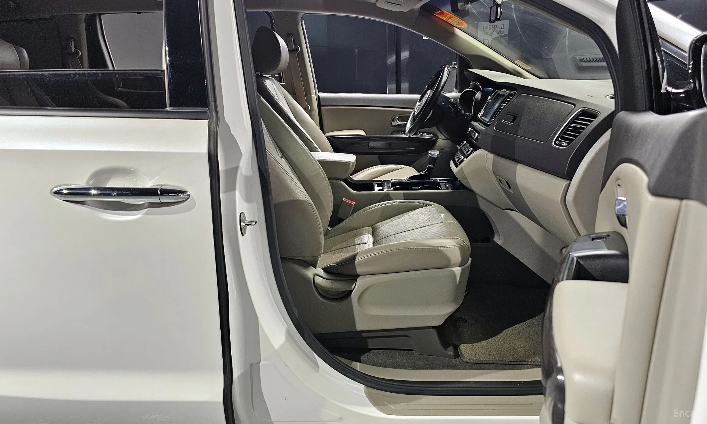 Kia Carnival превью 11