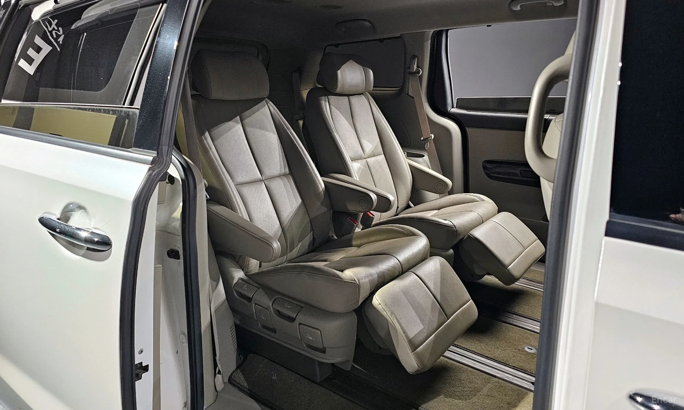 Kia Carnival превью 12
