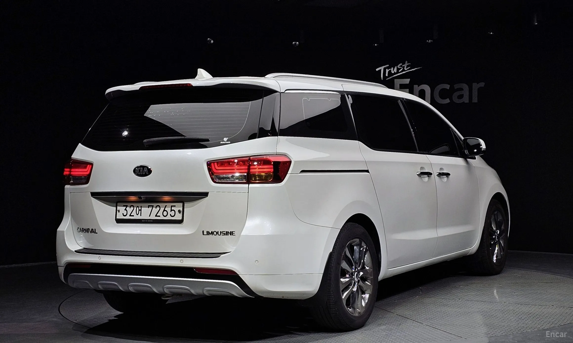 Kia Carnival превью 2