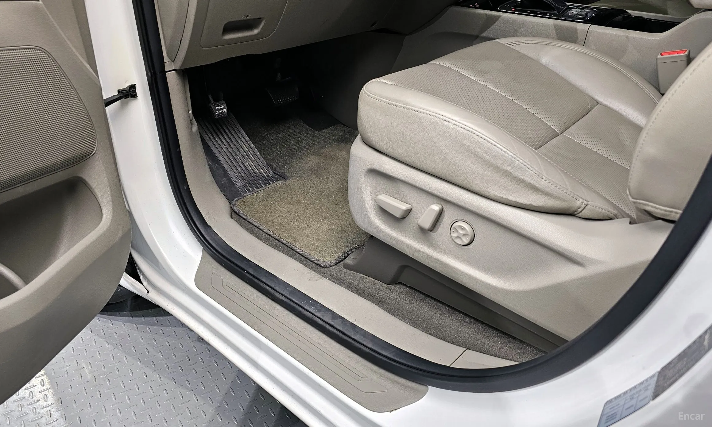Kia Carnival превью 16