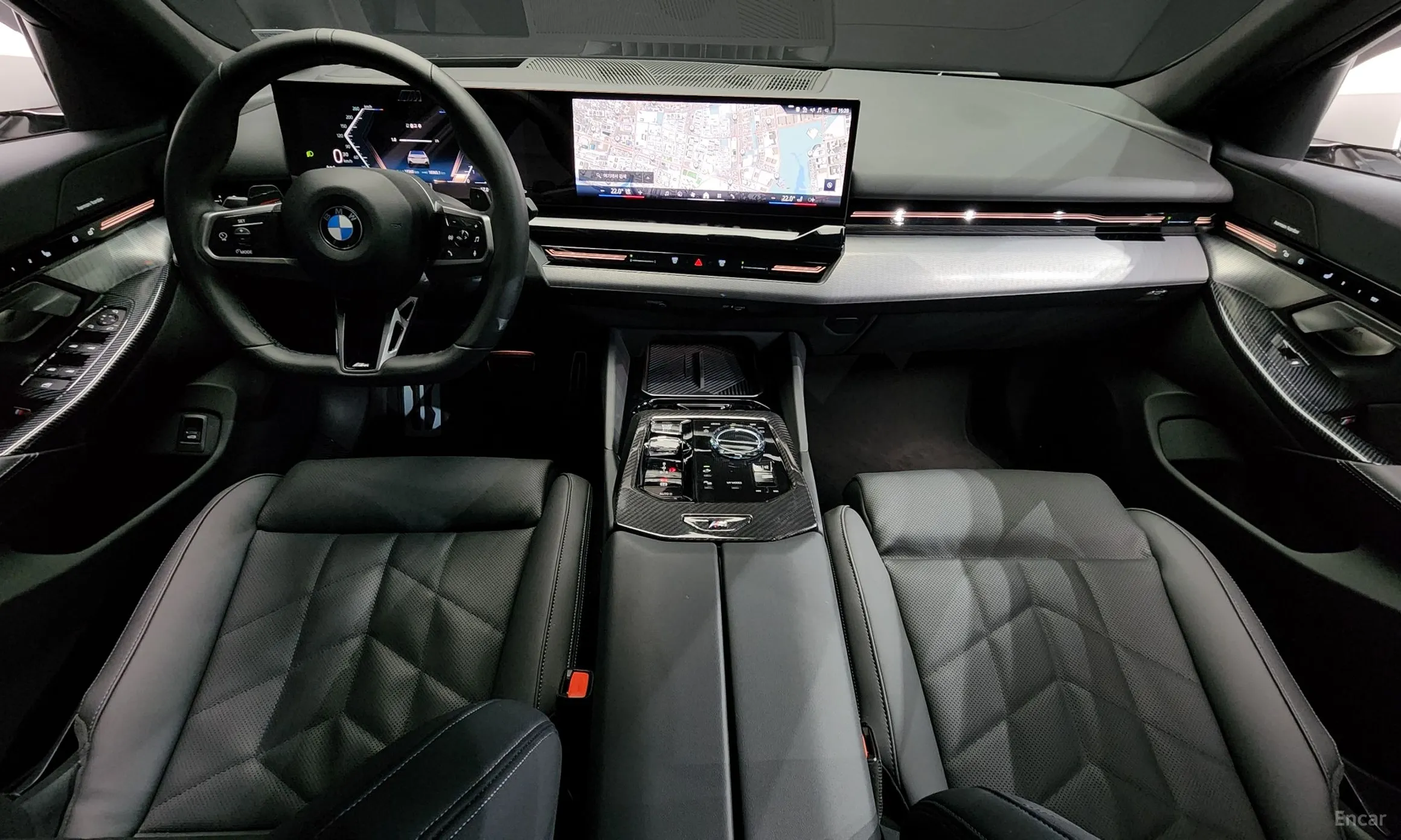 BMW 5 Series (G60) превью 4