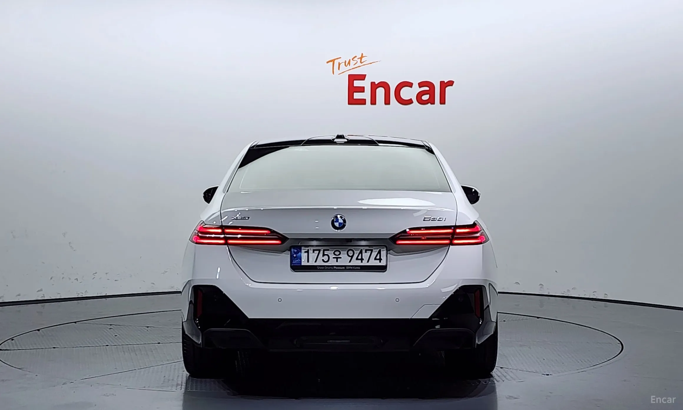 BMW 5 Series (G60) превью 3
