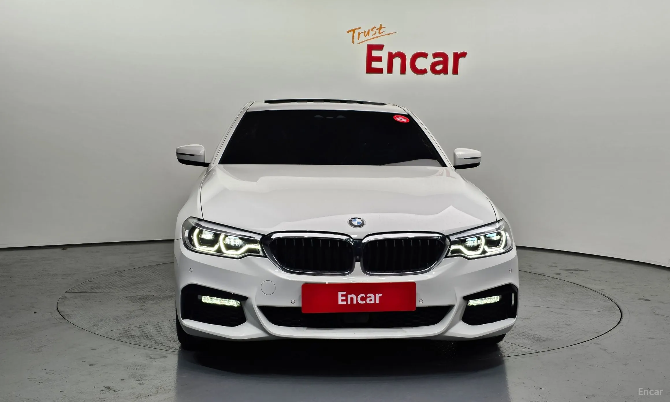 BMW 5 Series (G30) превью 2