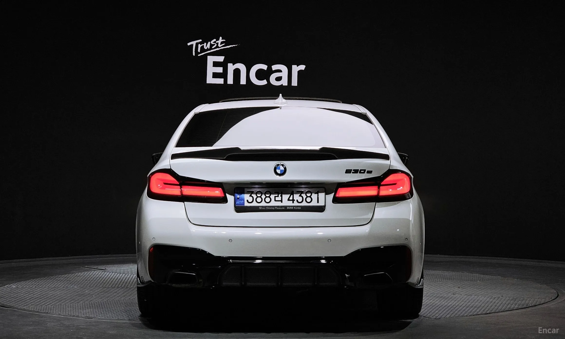 BMW 5 Series (G30) превью 3