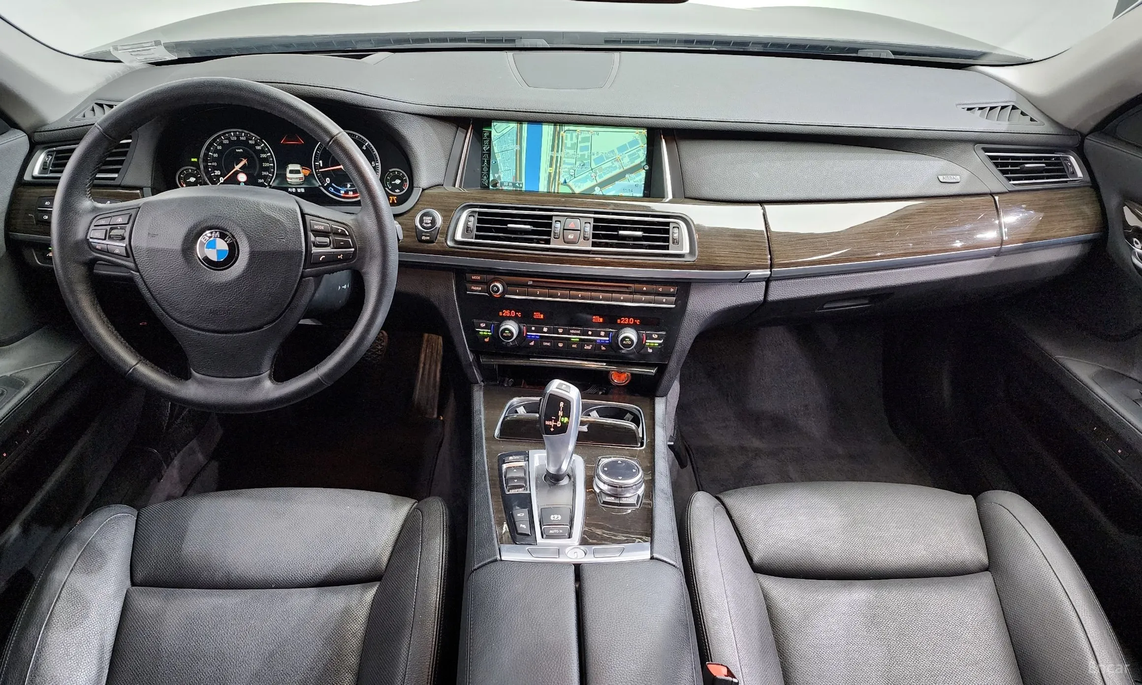 BMW 7 Series (F01) превью 4